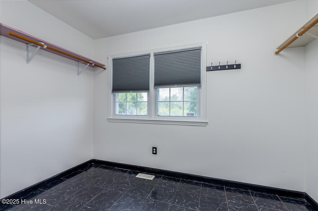 301 Murdoch Road Property Photo 16