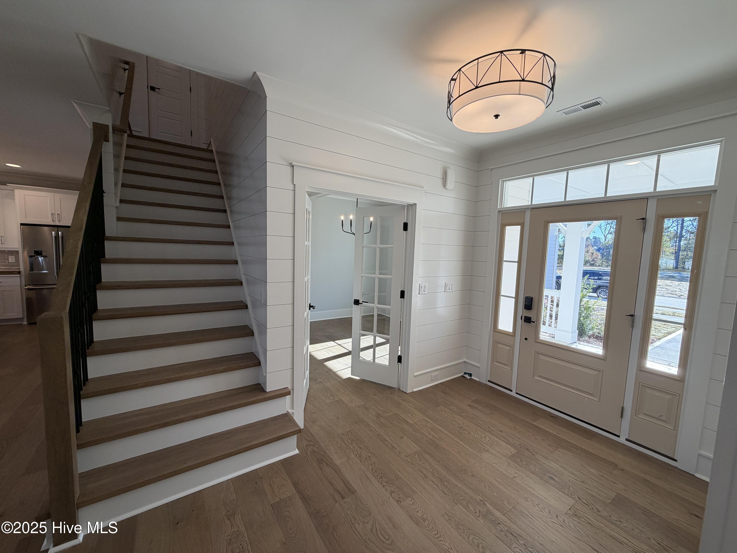 7354 Foxbriar Drive Property Photo 8