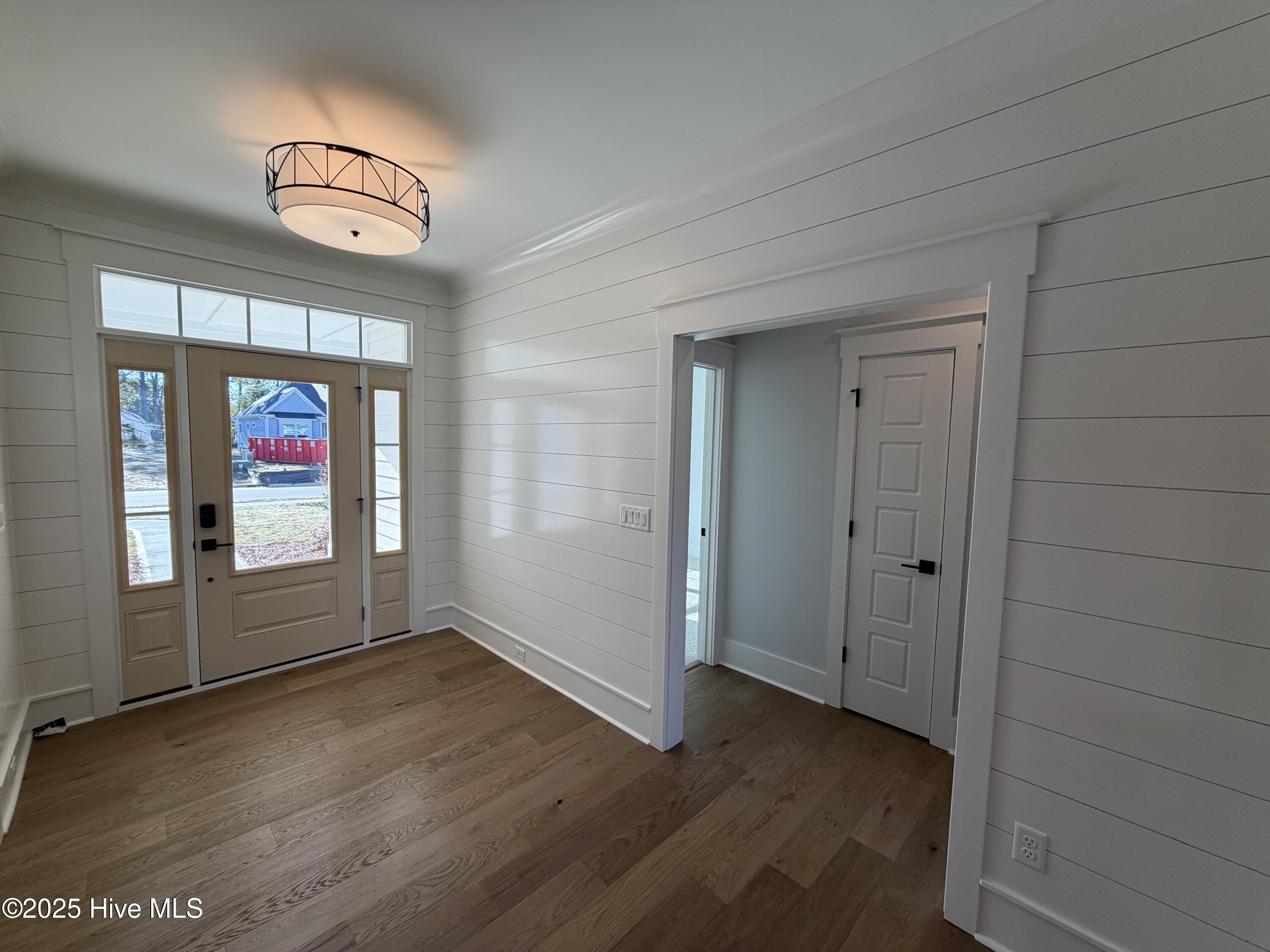 7354 Foxbriar Drive Property Photo 9