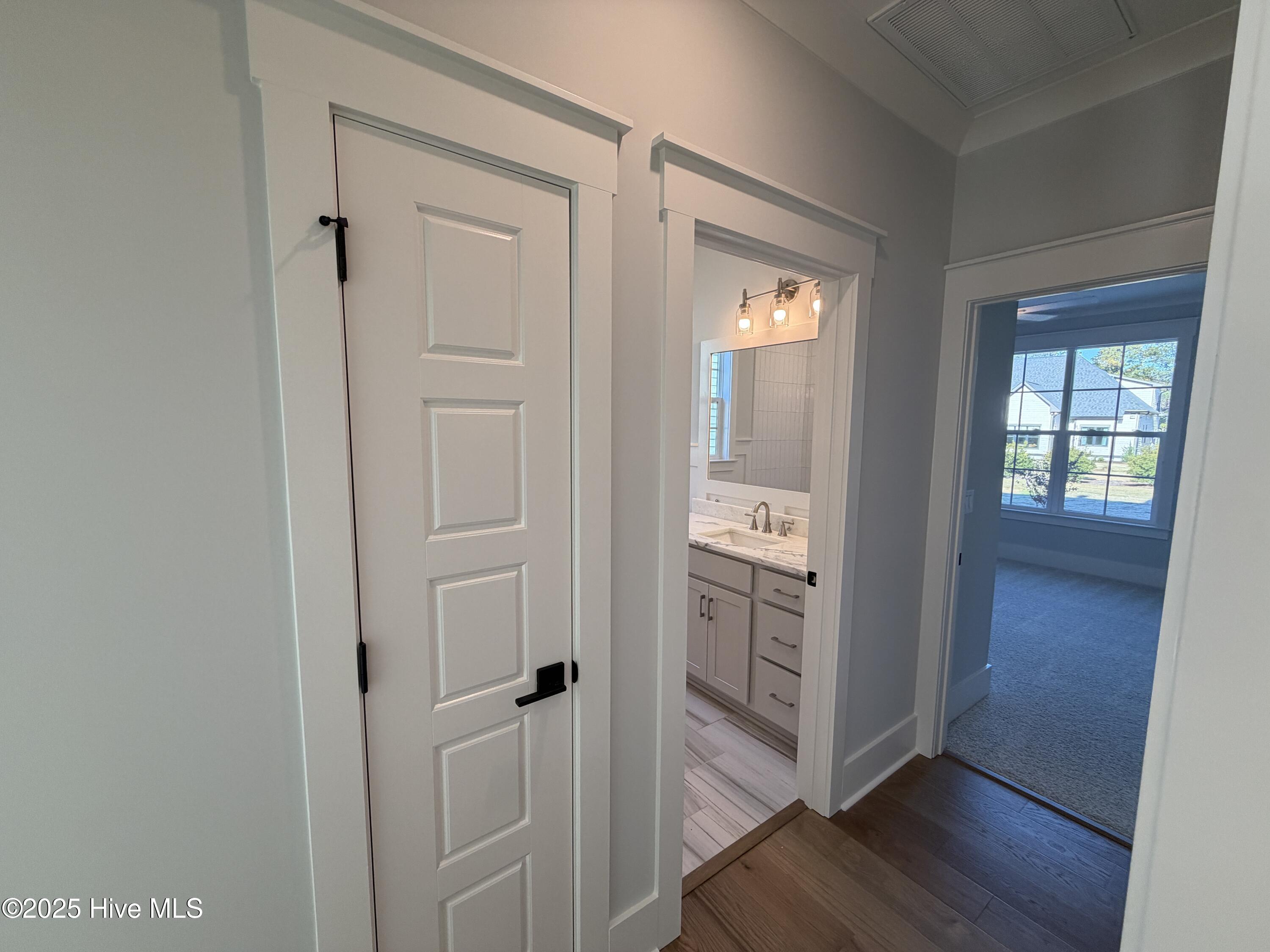 7354 Foxbriar Drive Property Photo 10
