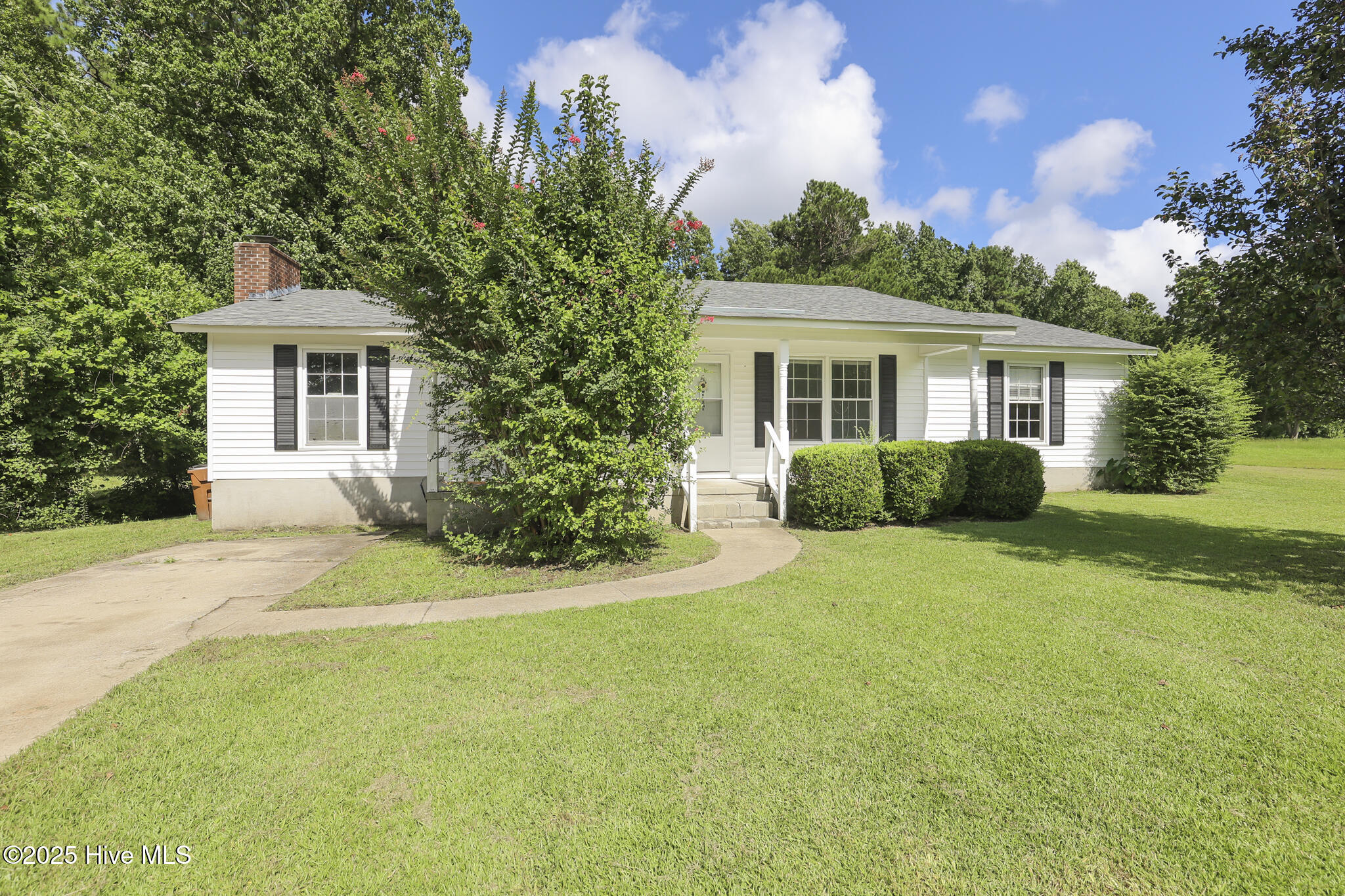110 Fieldcrest Drive Property Photo 1