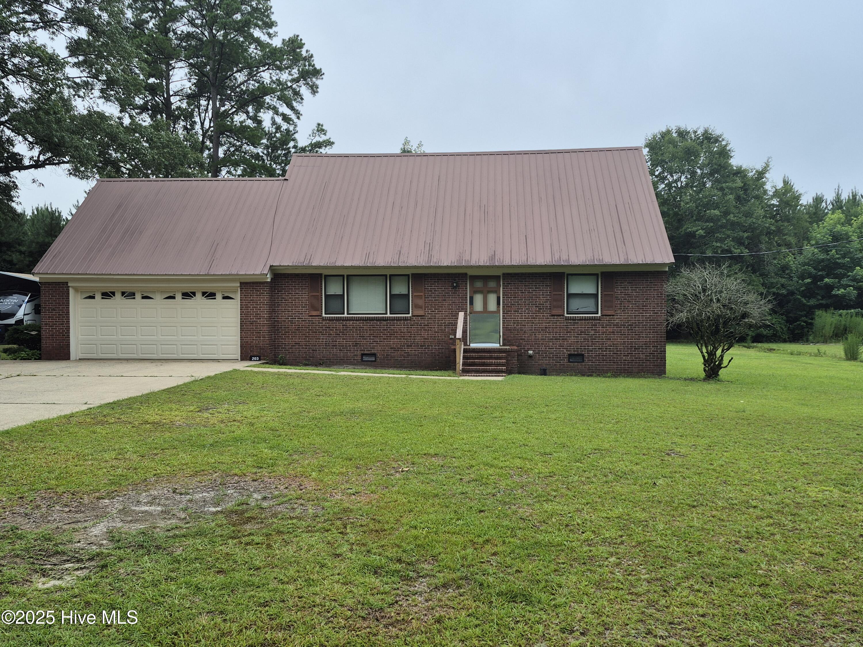 203 Collingwood Drive Property Photo 1