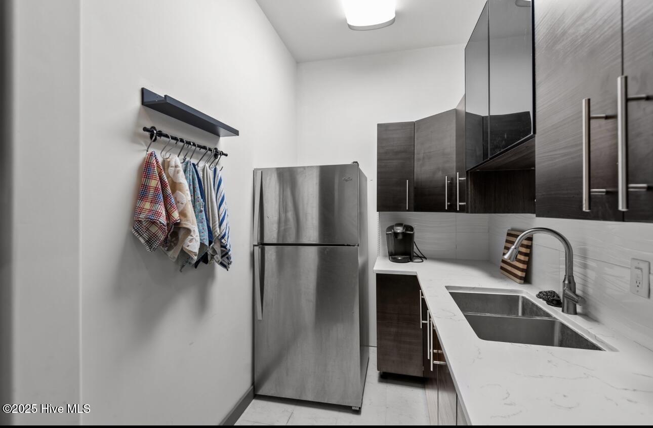 121 E 2nd Street 203 Property Photo 5