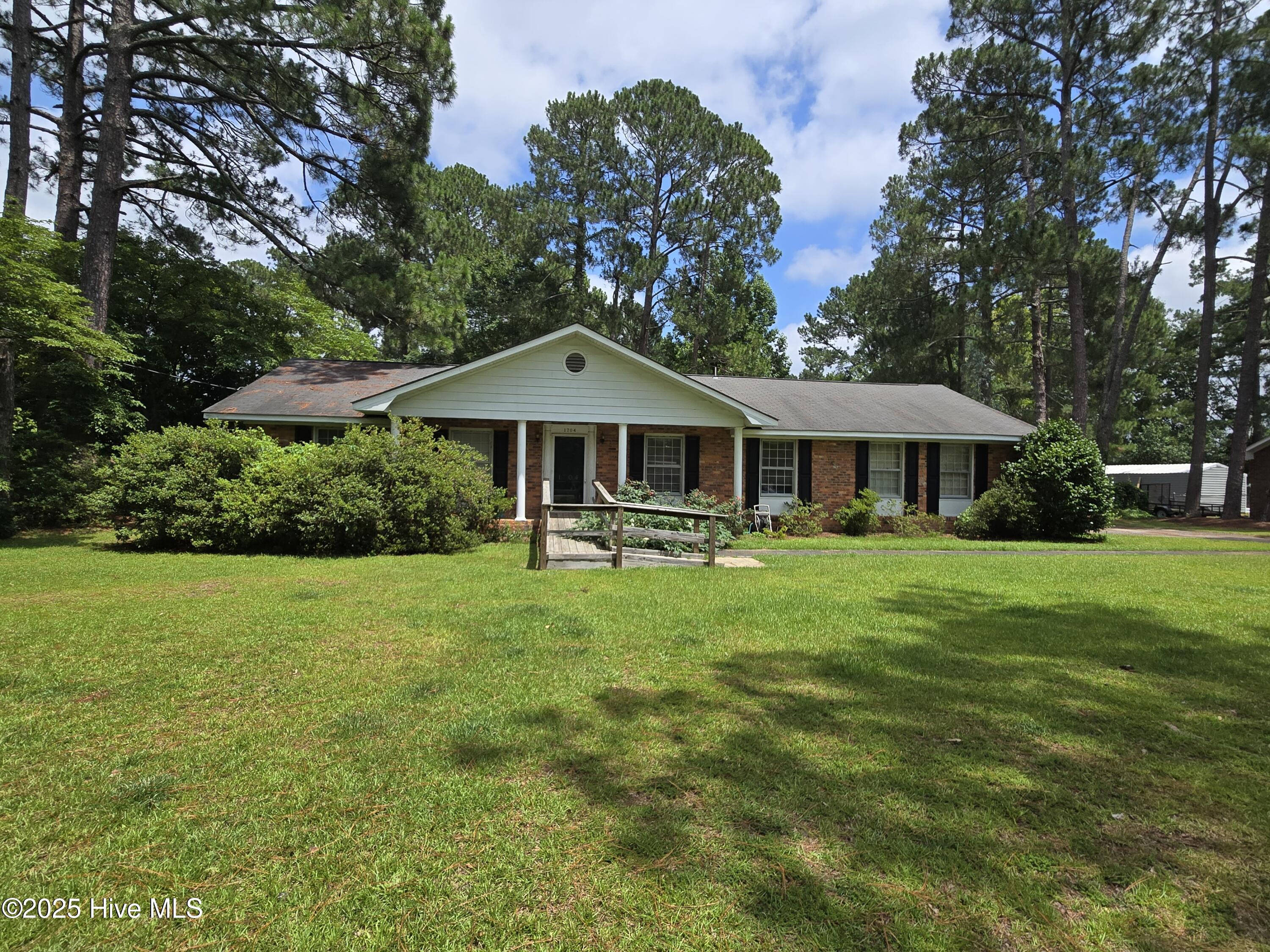1704 Lake Drive Property Photo 1