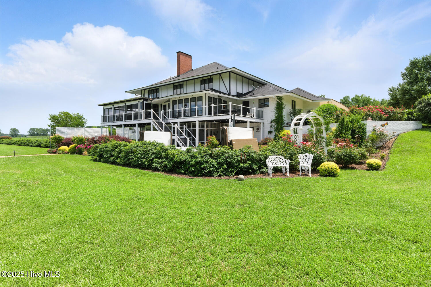 410 E Barefoot Road