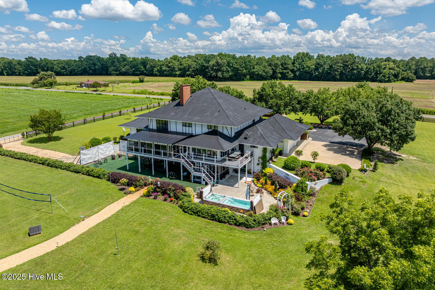 410 E Barefoot Road Property Photo 1