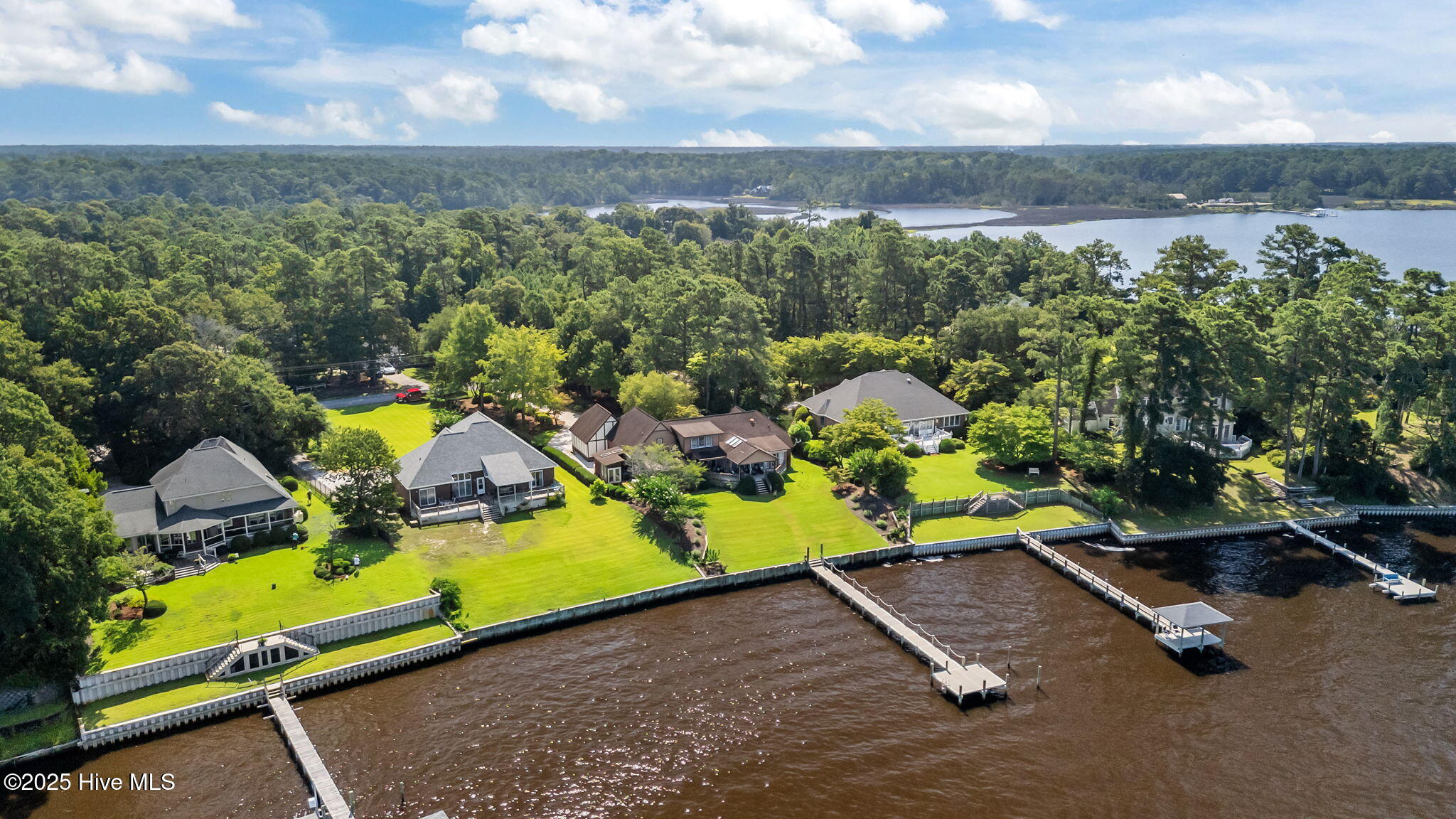 138 White Oak Bluff Road Property Photo 1