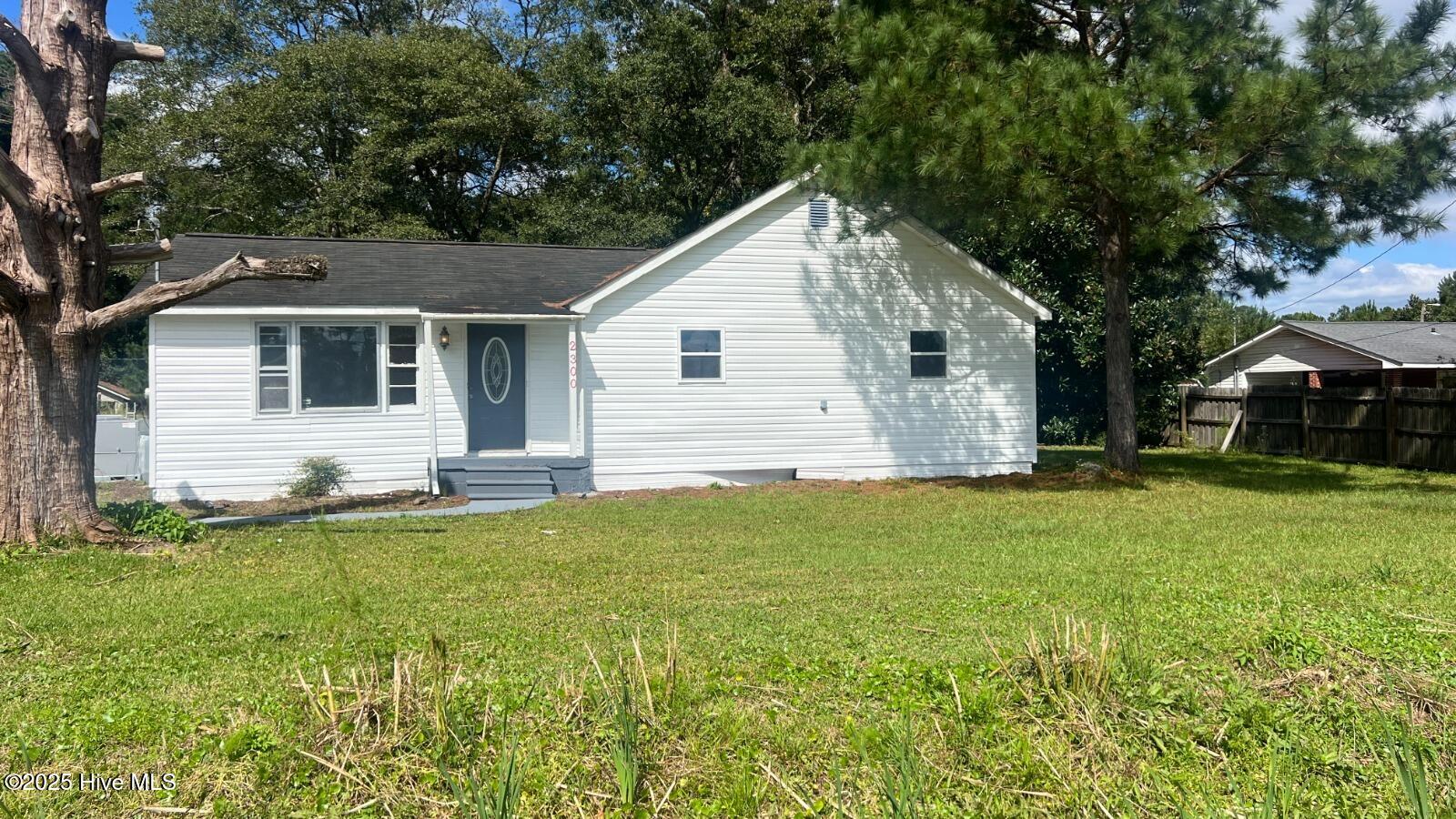 2300 Burgaw Highway Property Photo 1