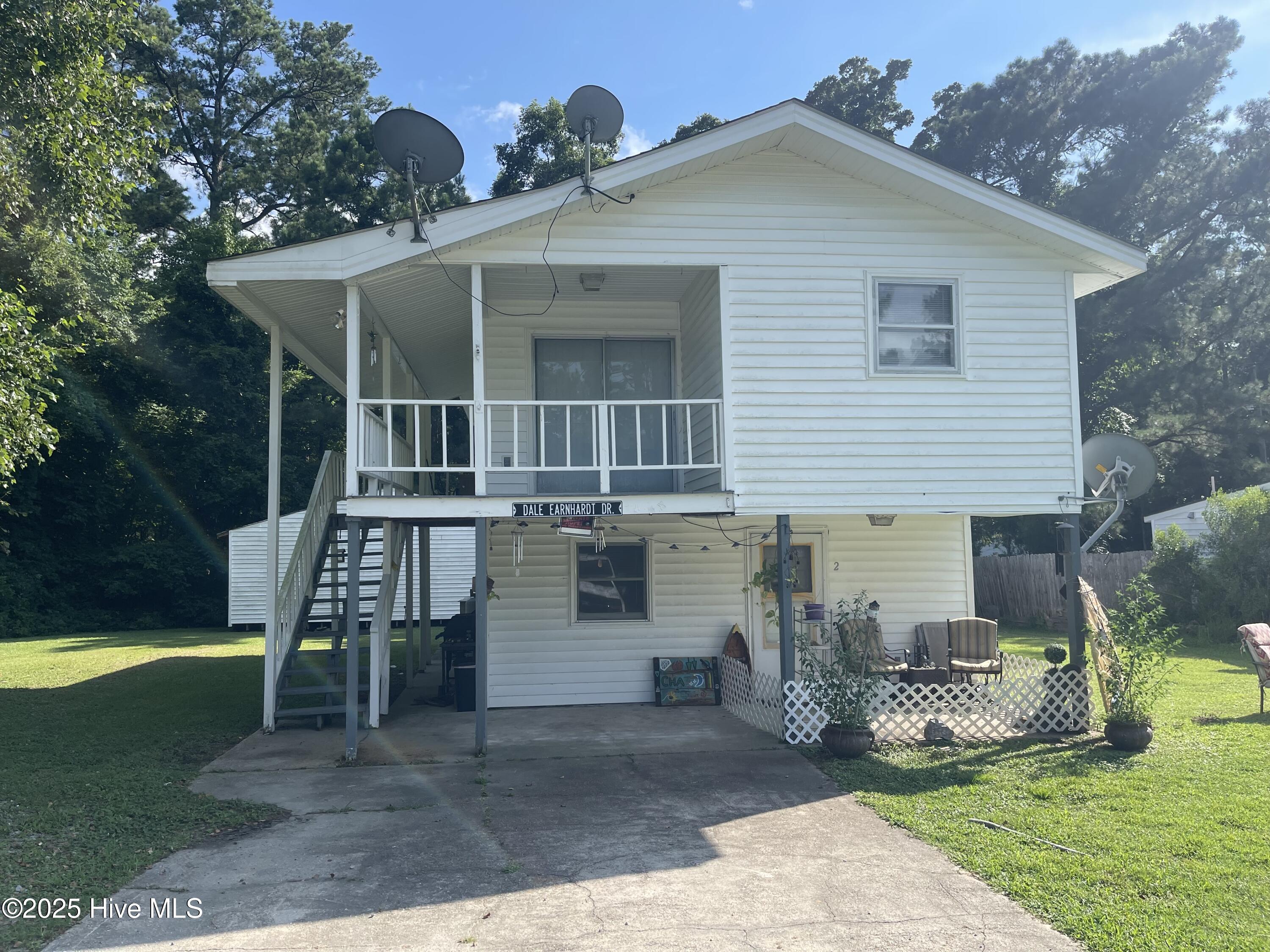 1048 Snug Harbor Road Property Photo 1