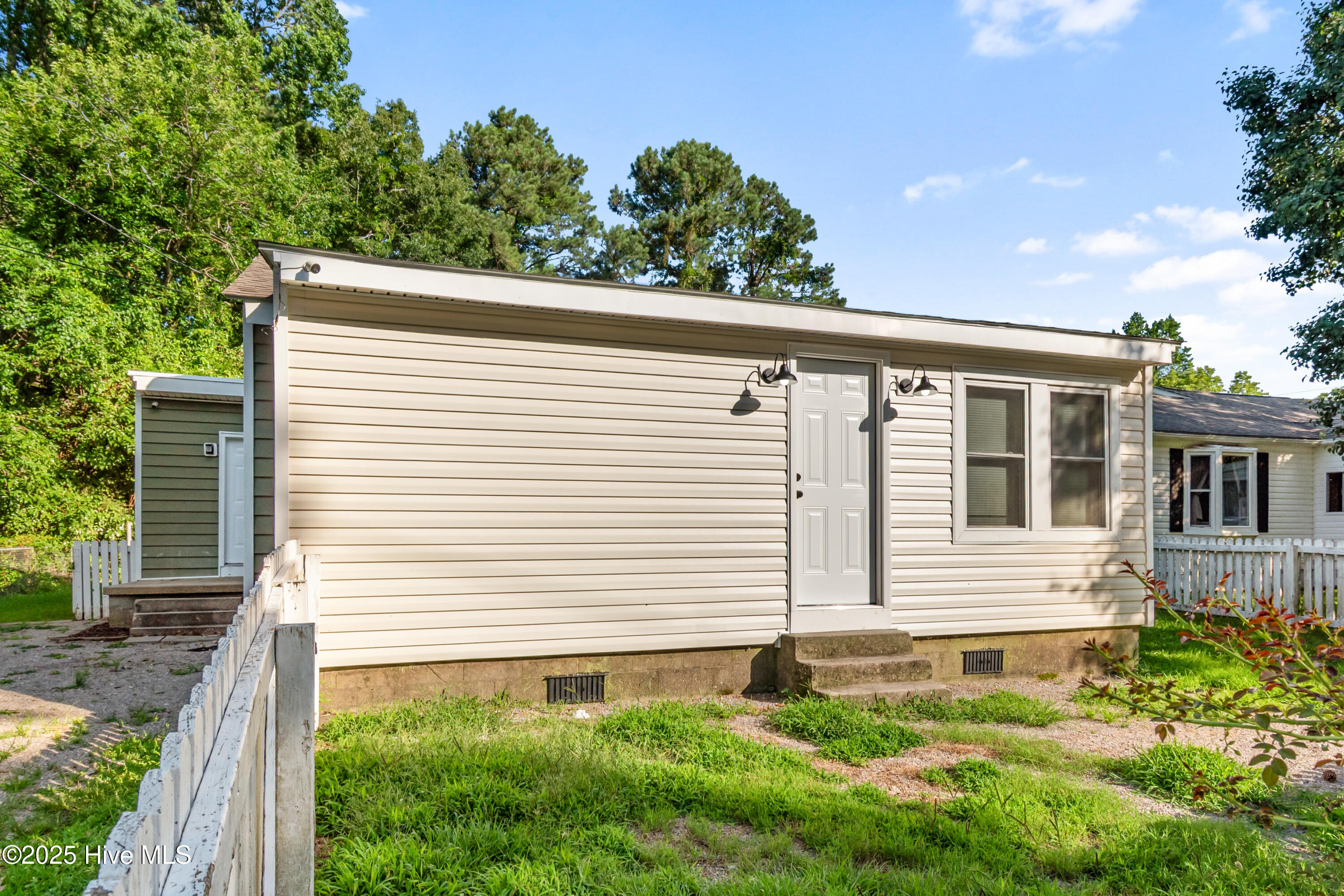 200 S Shore Drive Property Photo 1