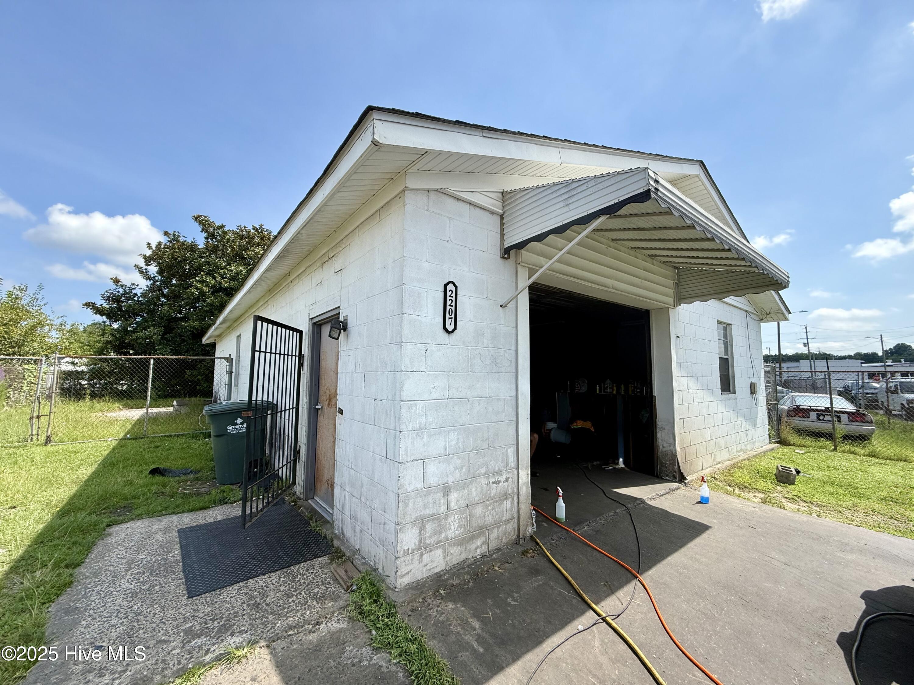 2207 May Street