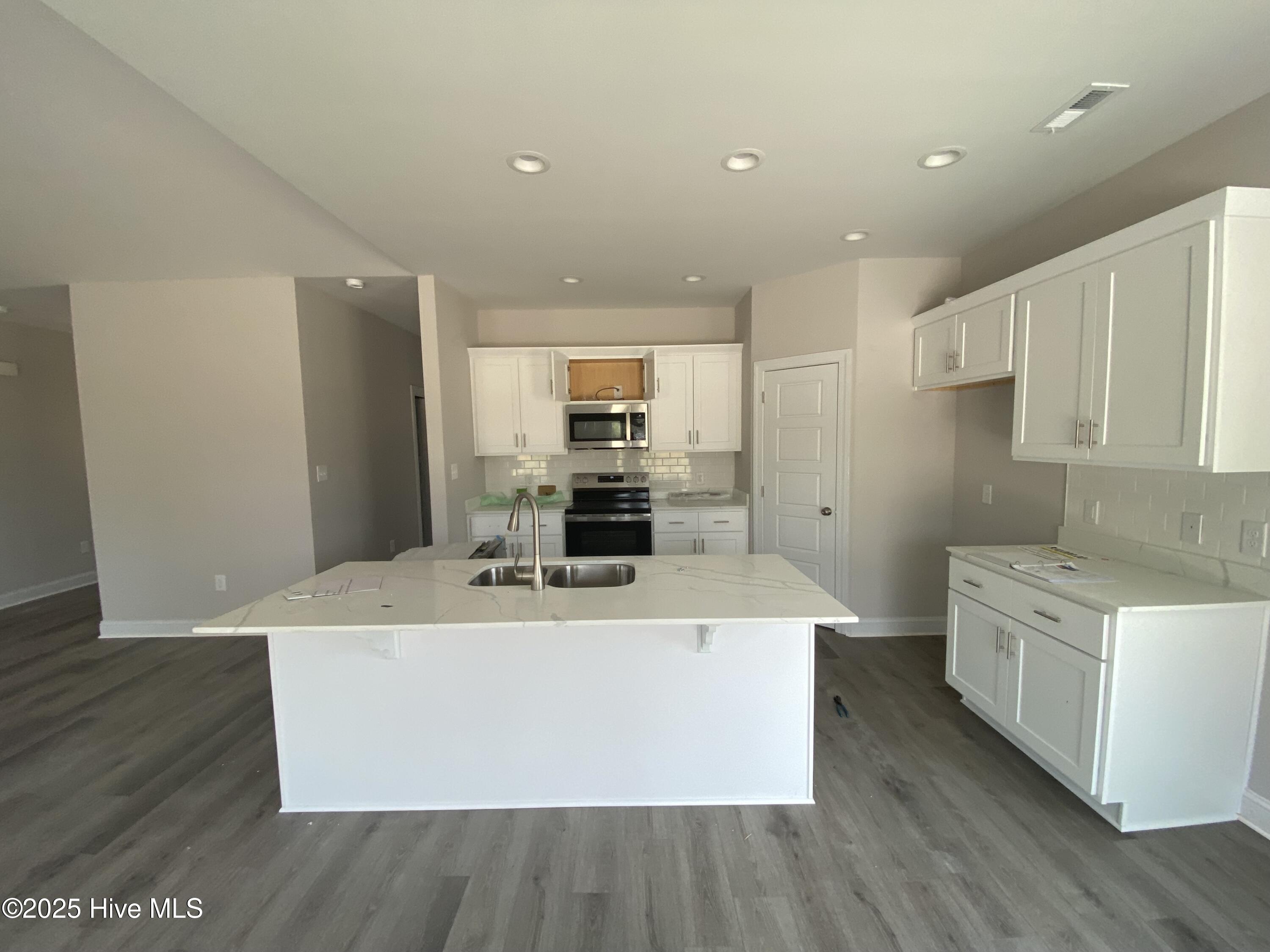 102 Nova Place Property Photo 6