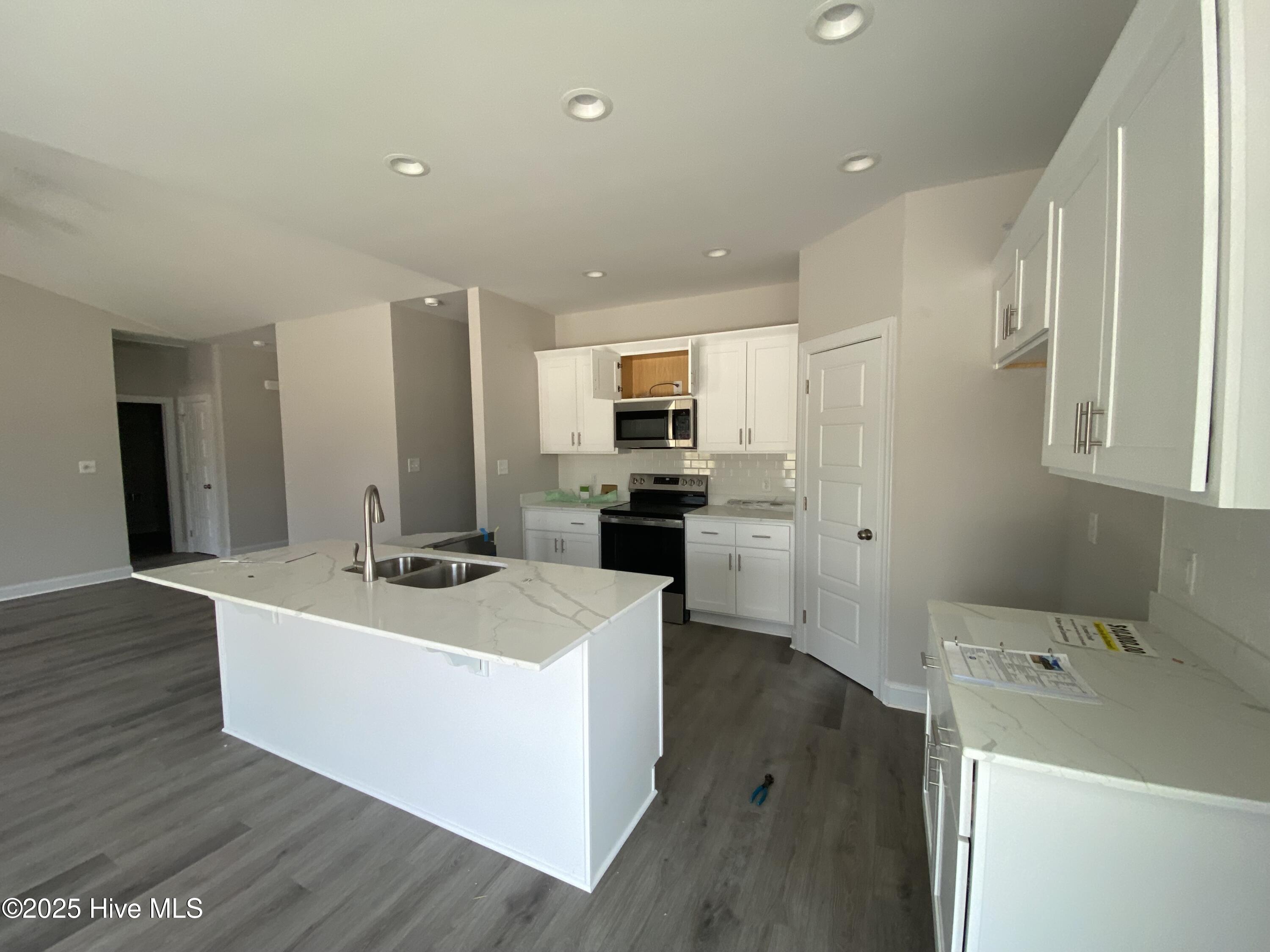 102 Nova Place Property Photo 7