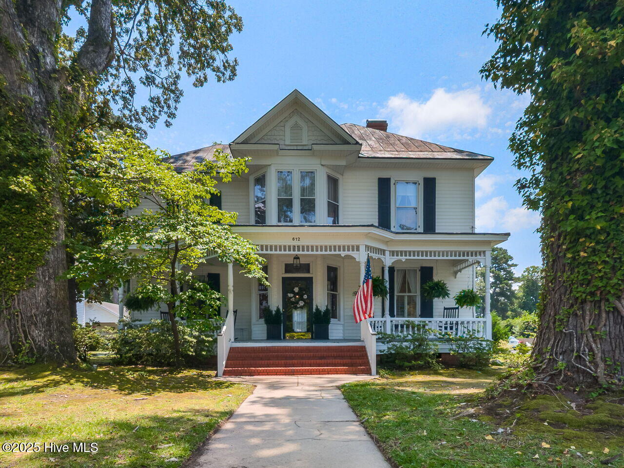 612 College Street Property Photo 1