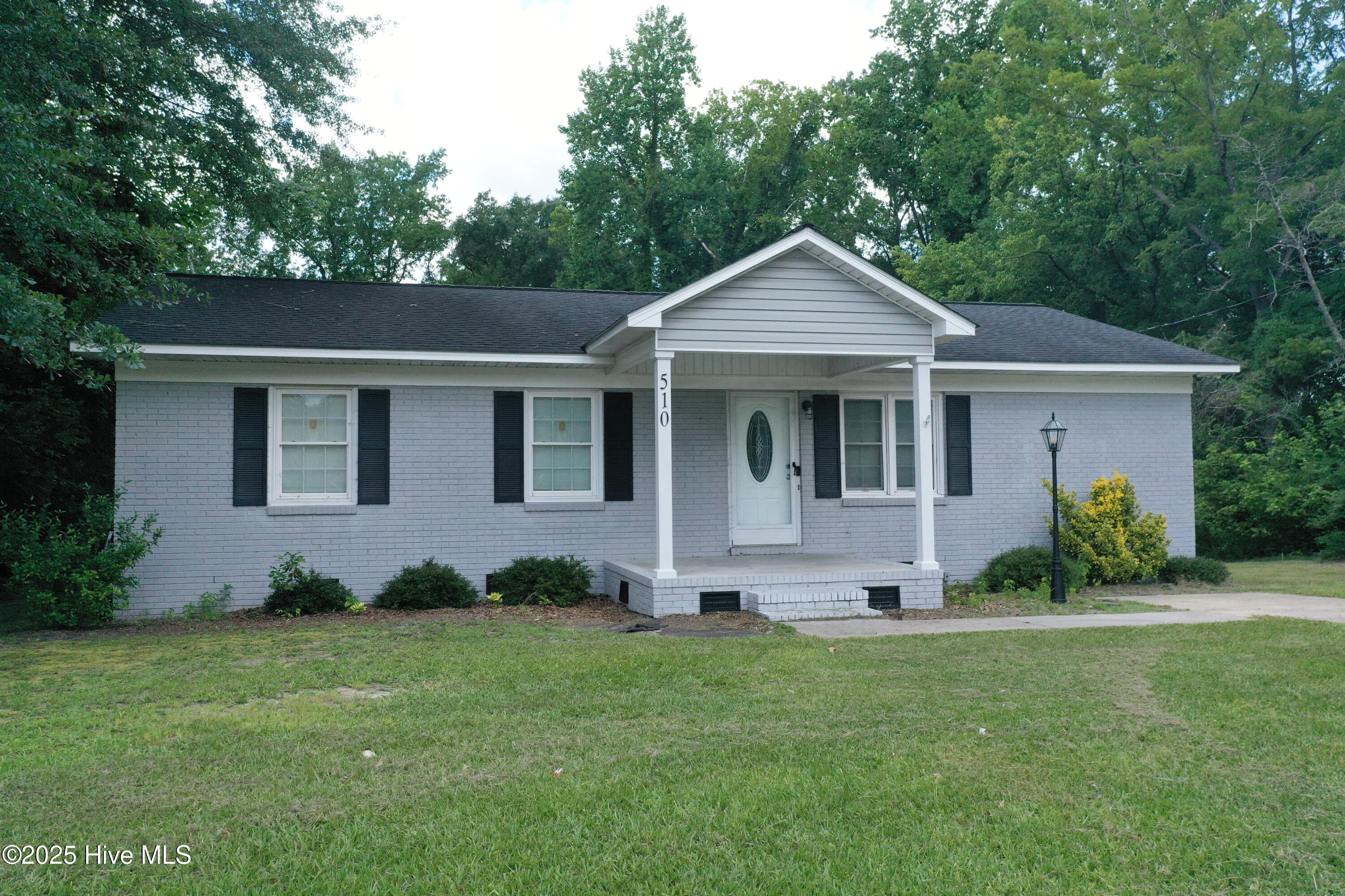 510 Village Street Property Photo 1