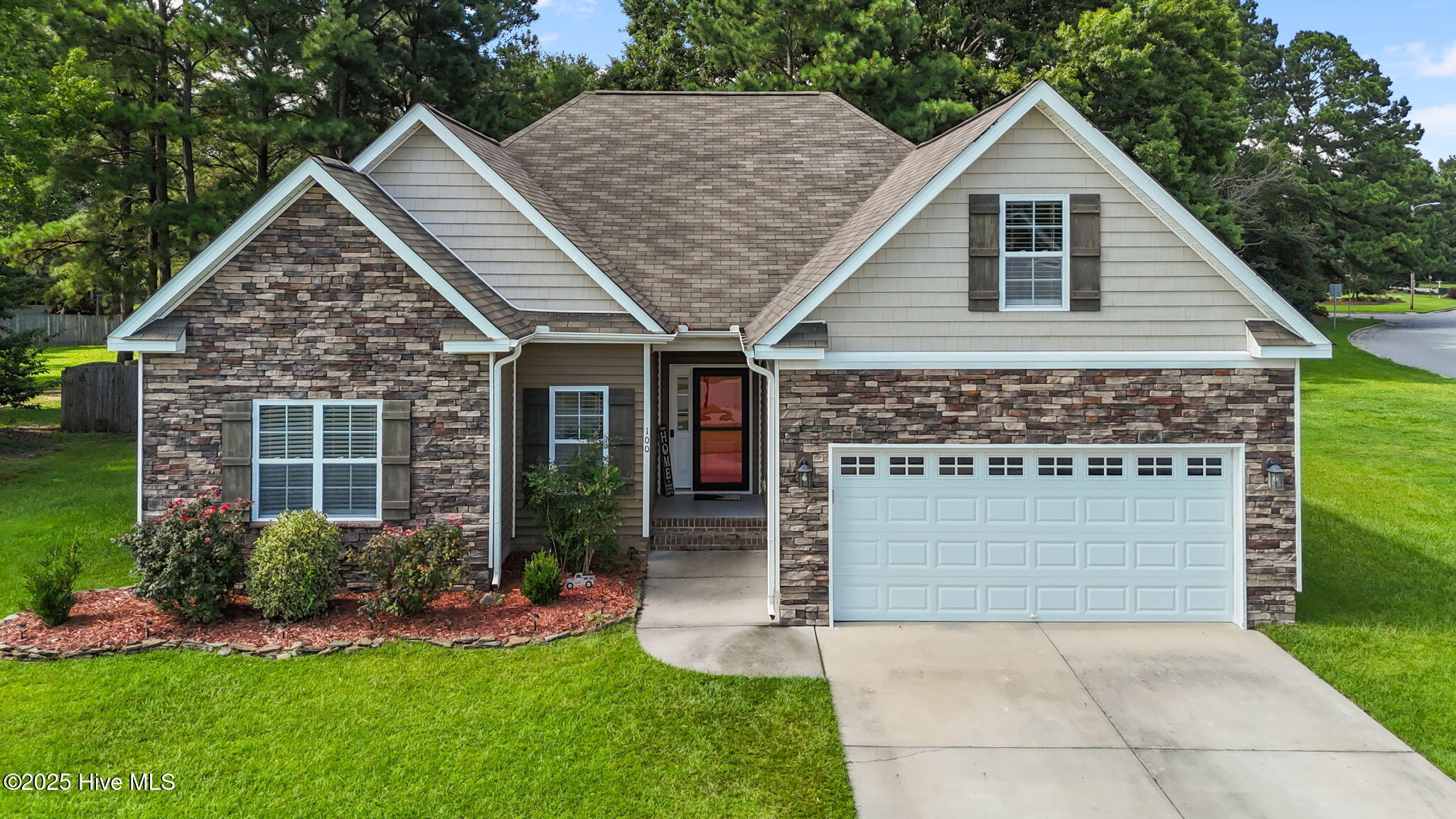 100 Loudon Court Property Photo 1