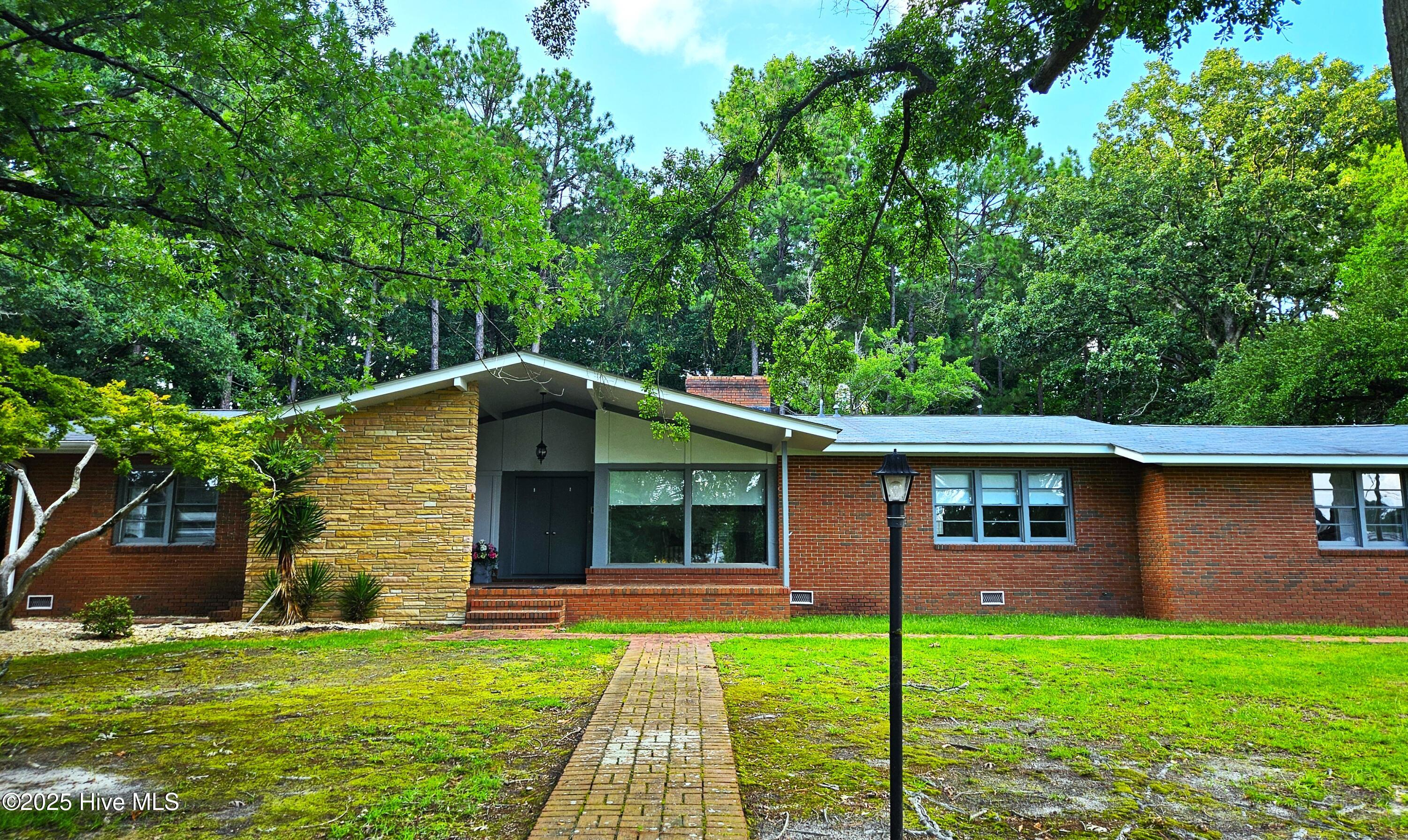 412 Mosley Drive Property Photo 1