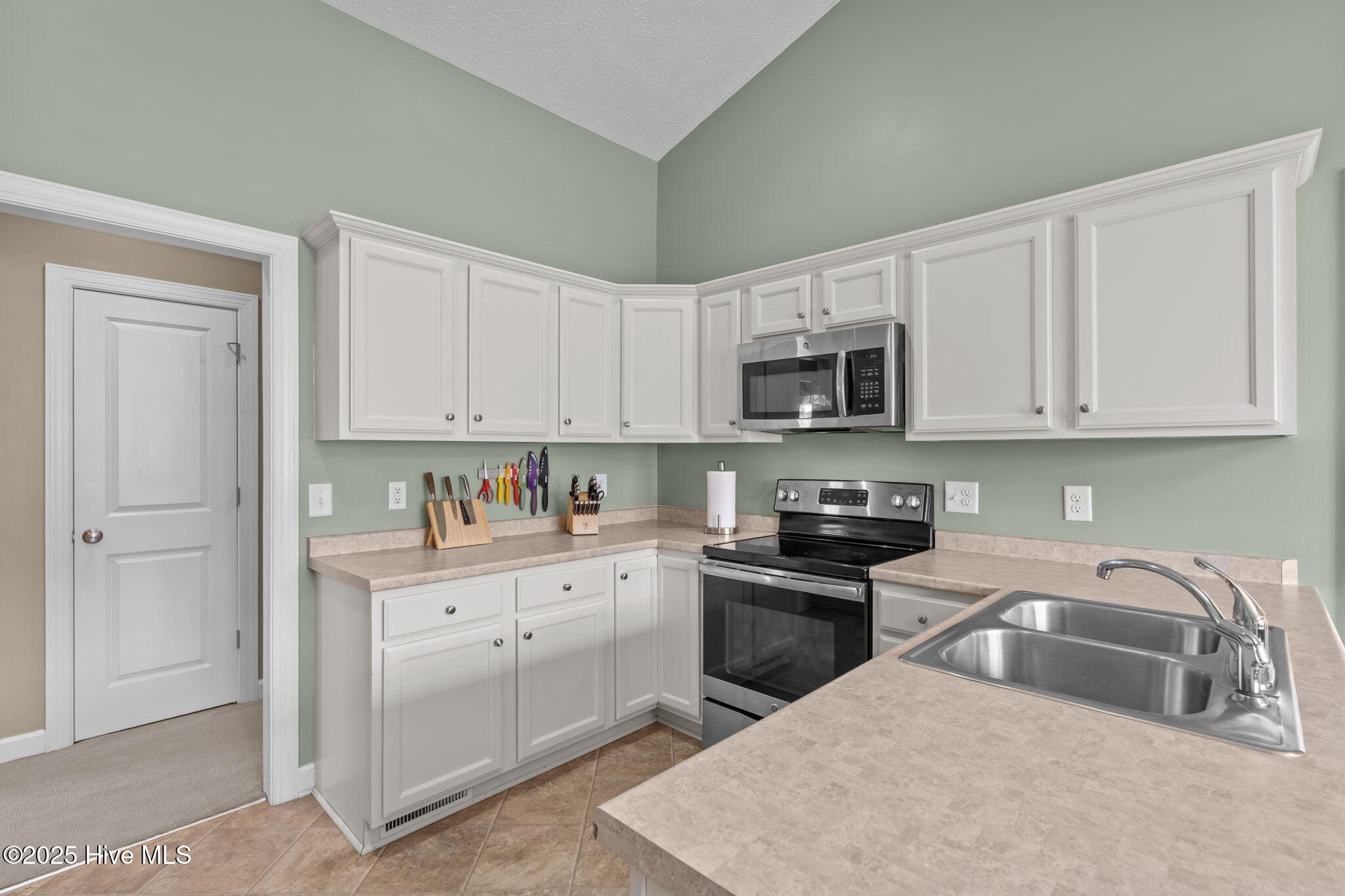 430 Tyner Avenue Property Photo 17