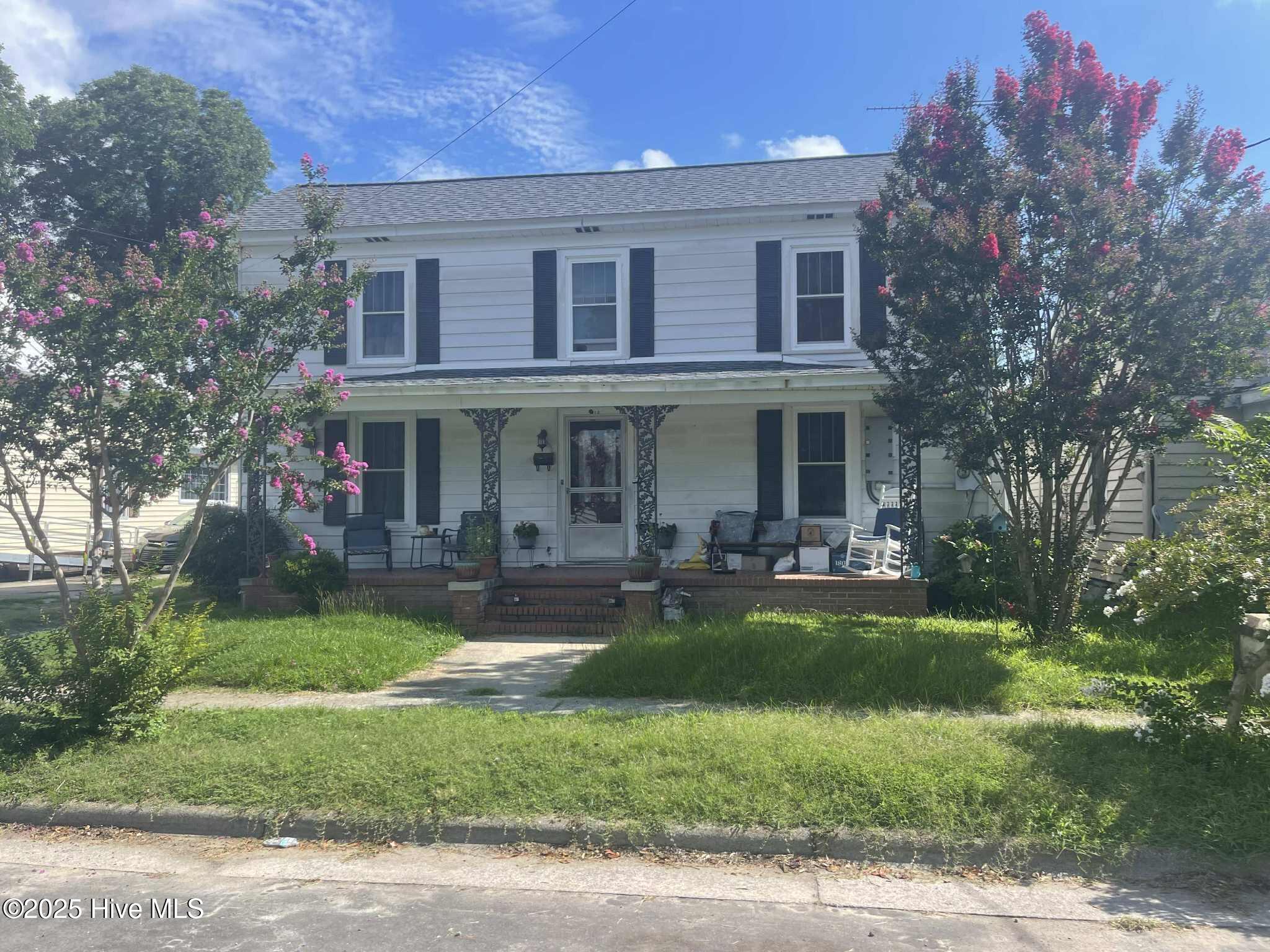 216 E 7th Street Property Photo 1