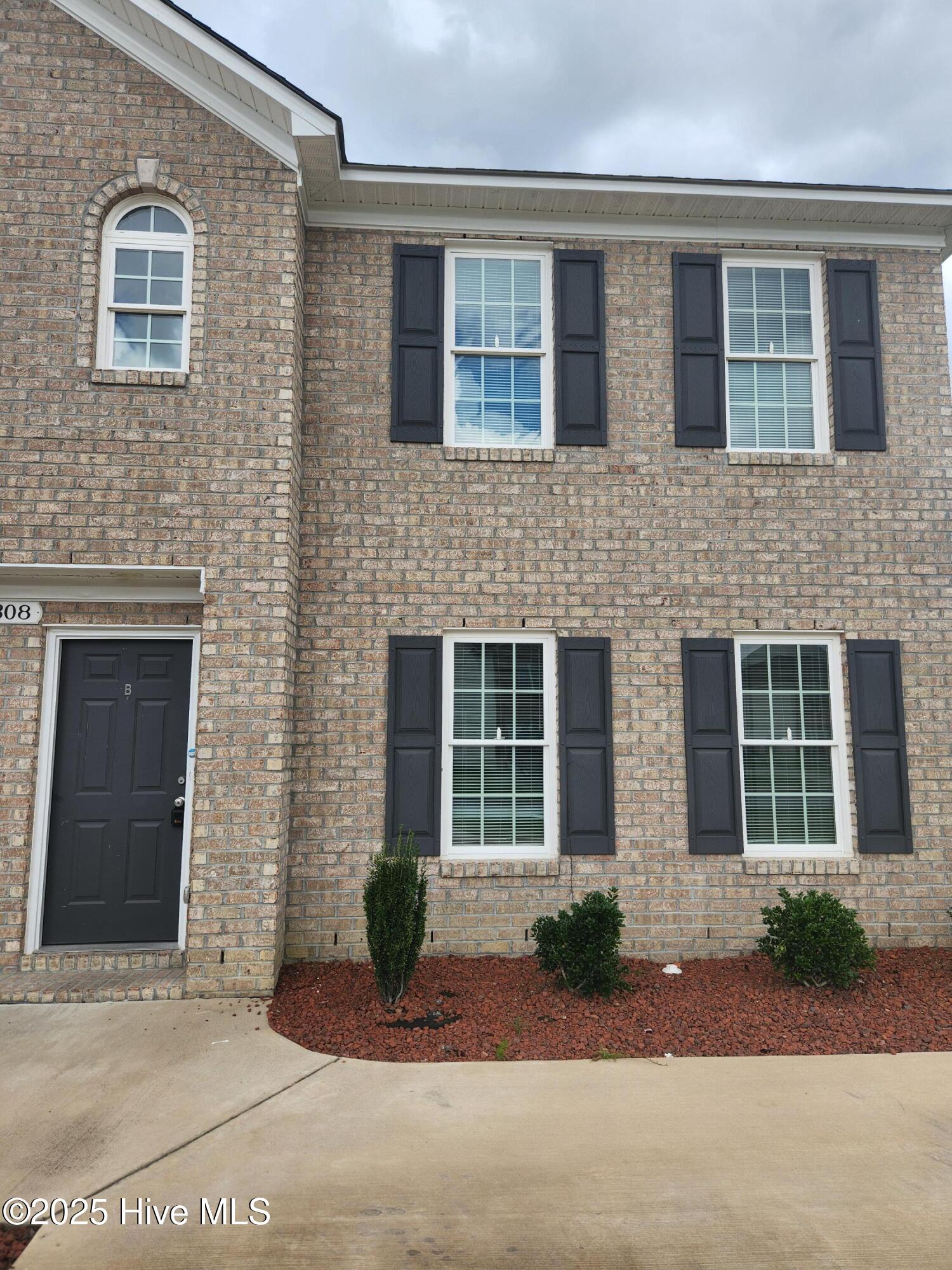 308 S Pointe Drive B Property Photo 1