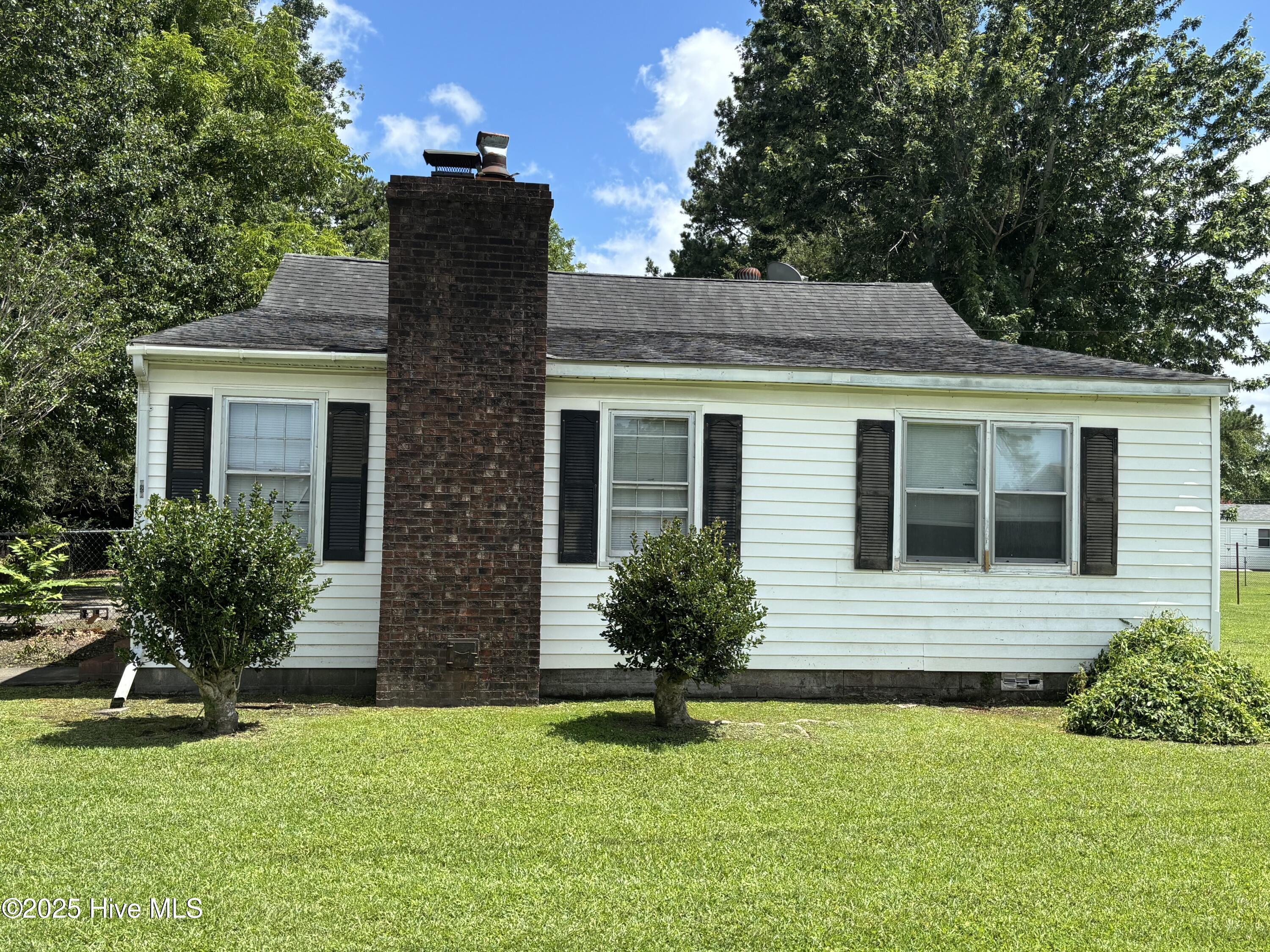 425 E Thurman Road Property Photo 1