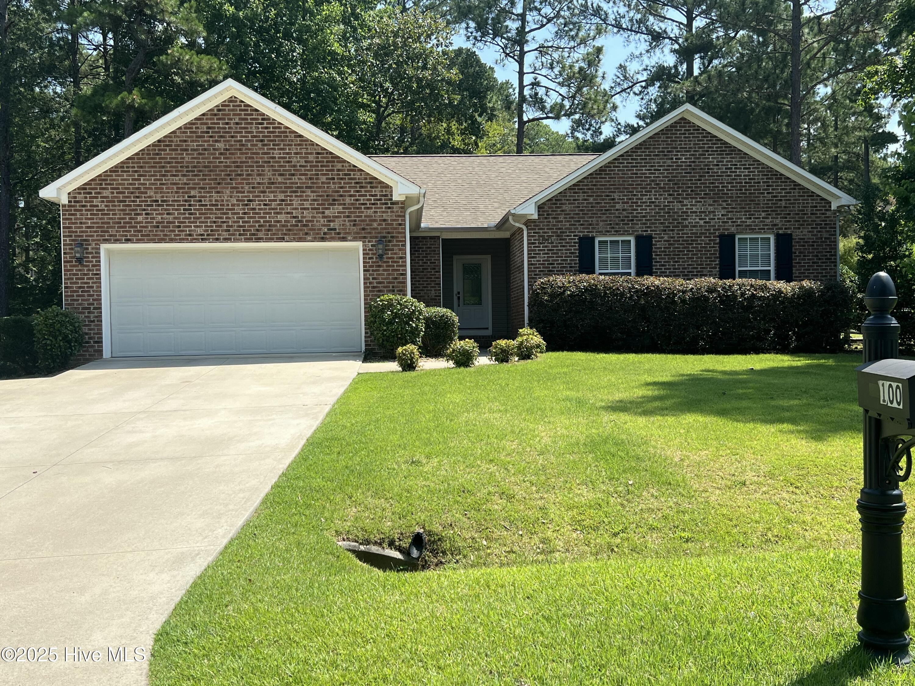 100 Kingswood Circle Property Photo 1