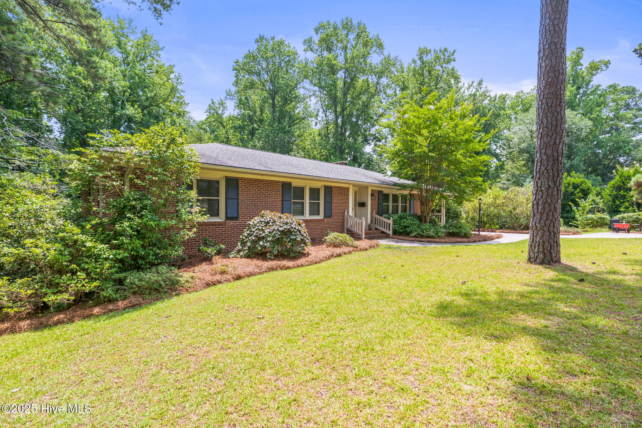 1004 Morningside Drive Property Photo 1