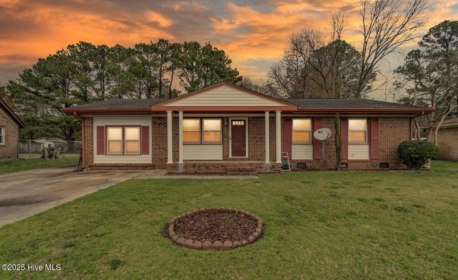 713 Oakdale Drive Property Photo 1