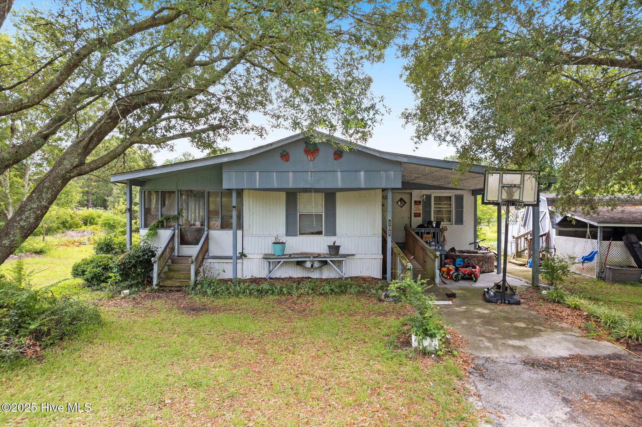 102 Victory Lane Property Photo 1