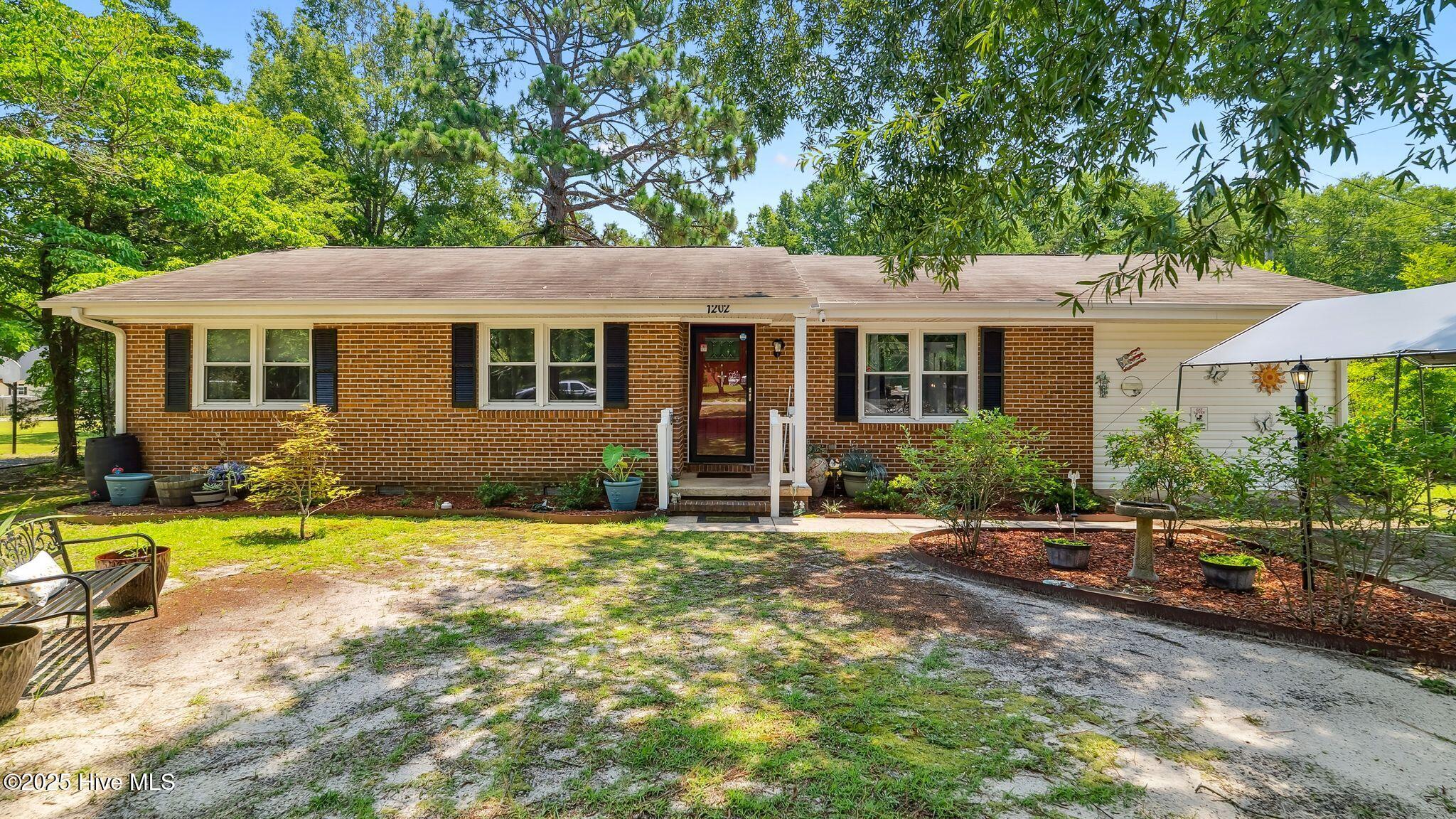 1202 Crest Drive Property Photo 1