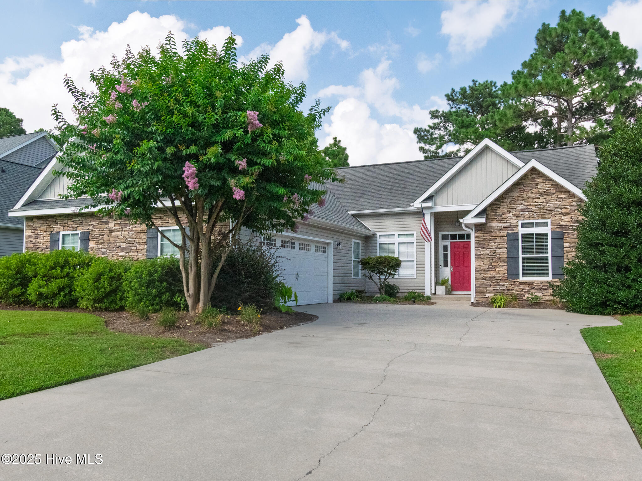 7065 Forest Bend Lane Property Photo 1