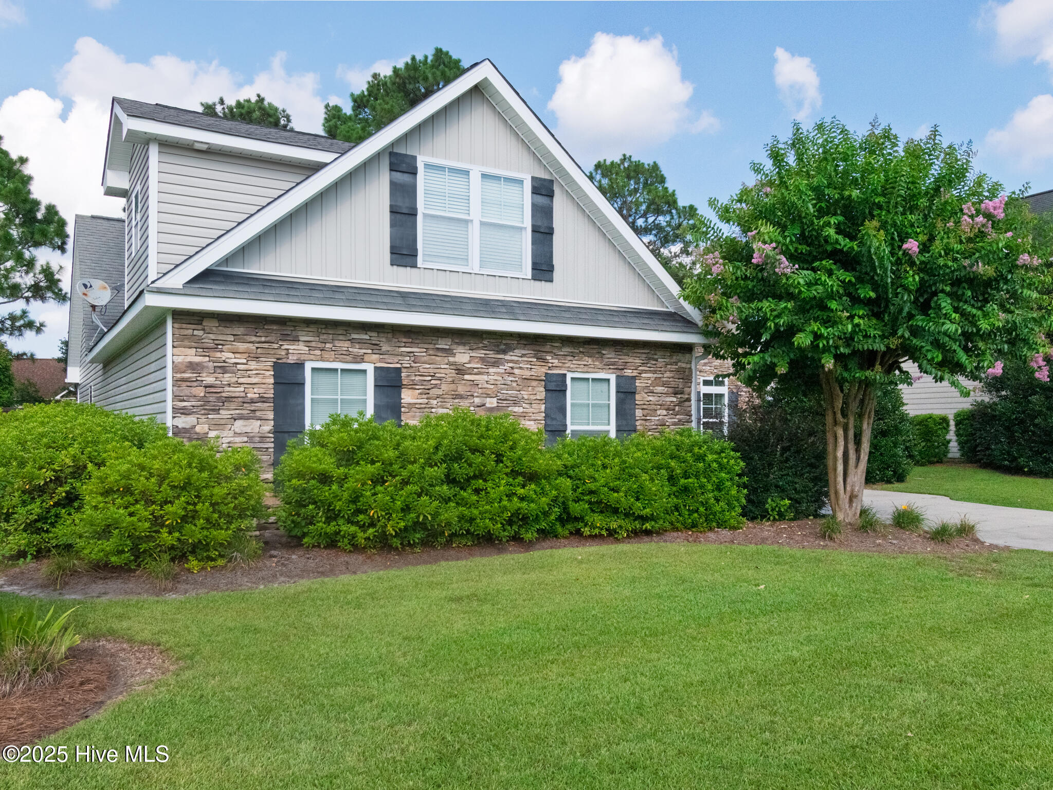 7065 Forest Bend Lane Property Photo 2
