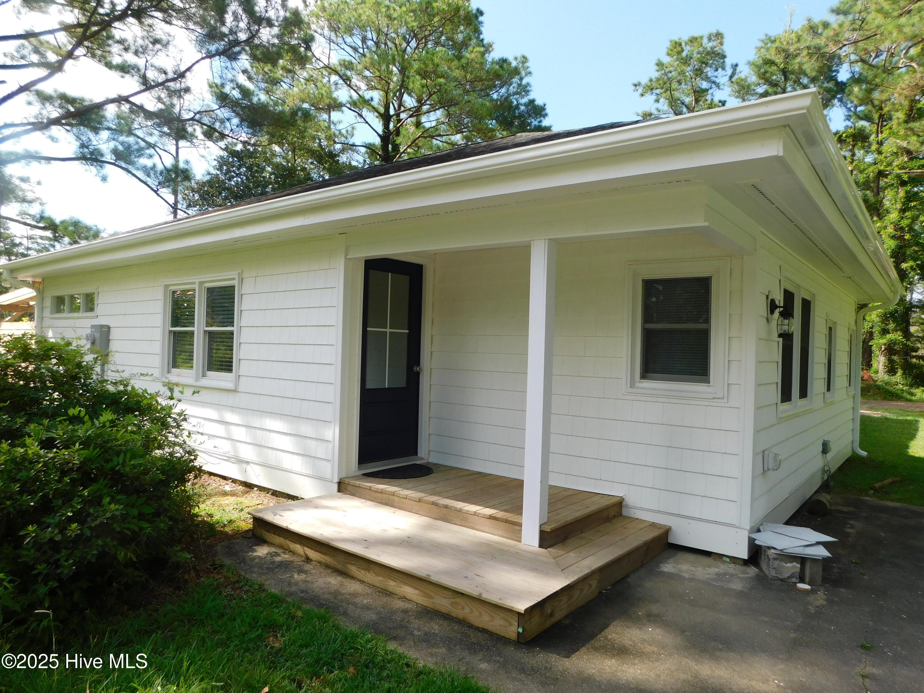 438 Pigott Road Property Photo 1