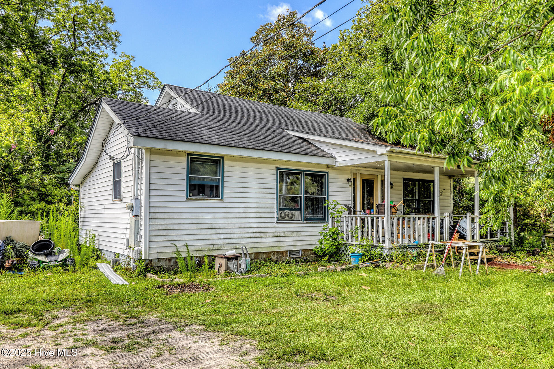 2104 S Lakeview Drive Property Photo 1