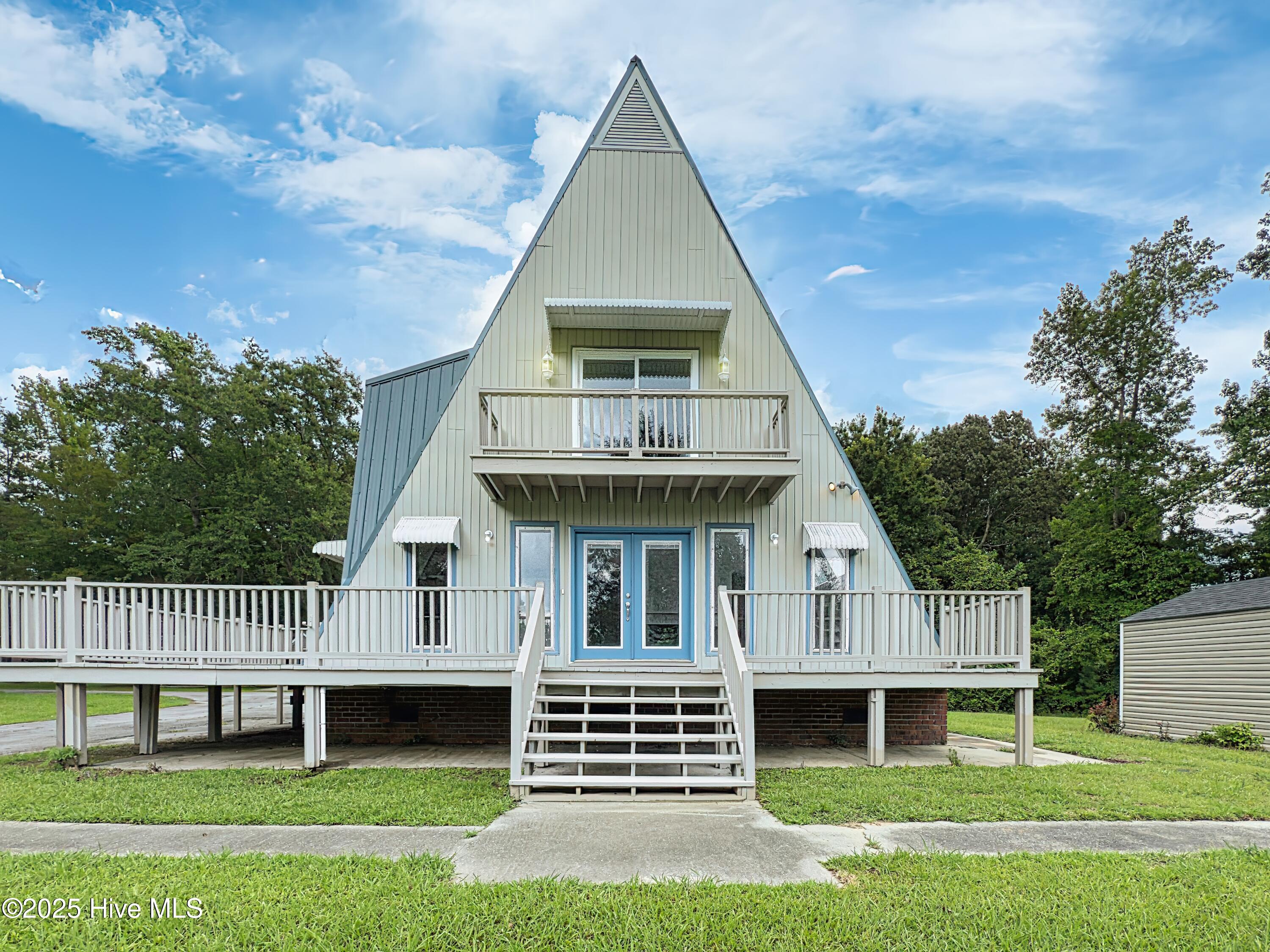 211 Country Club Boulevard Property Photo 1
