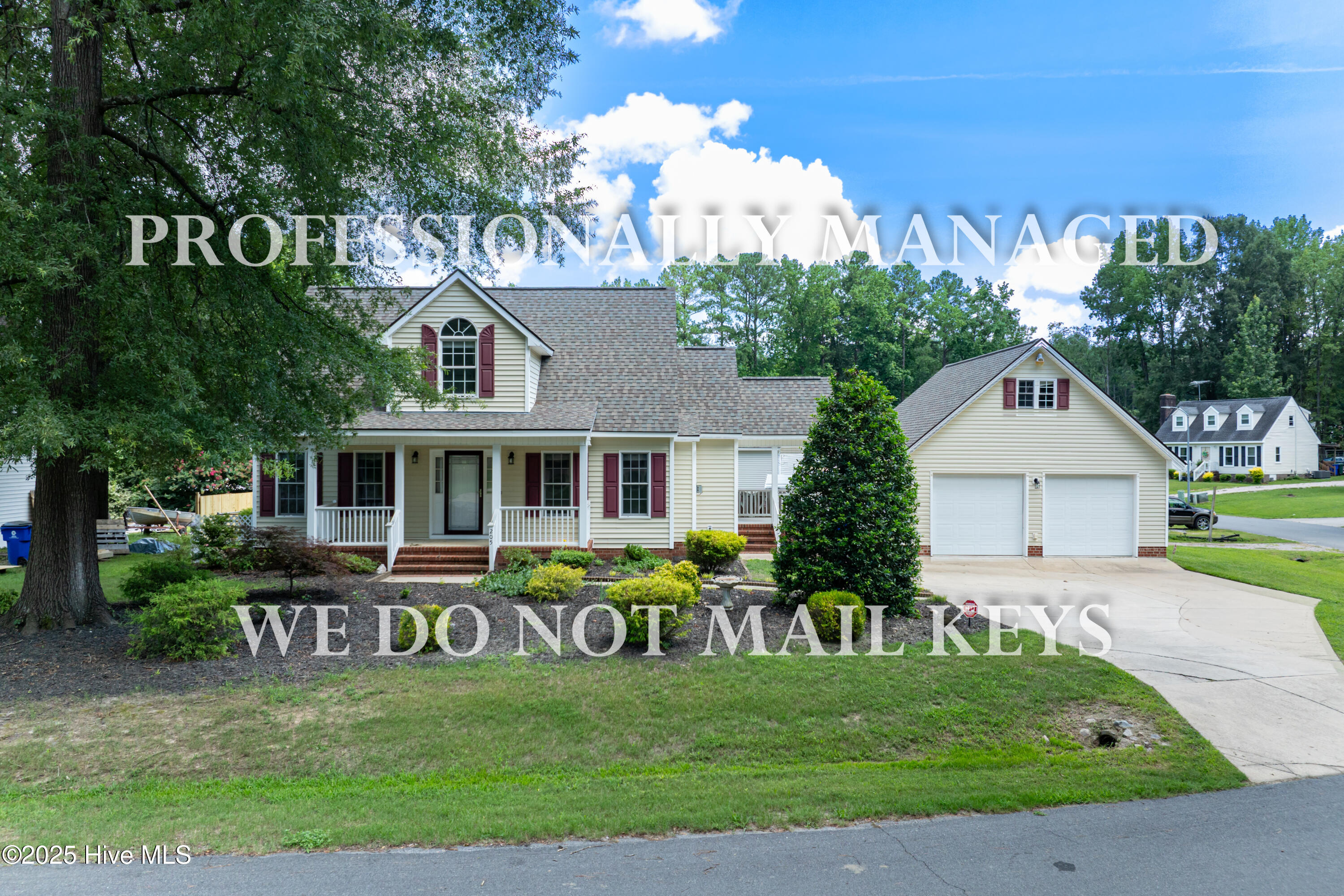 205 Simbelyn Drive Property Photo 1