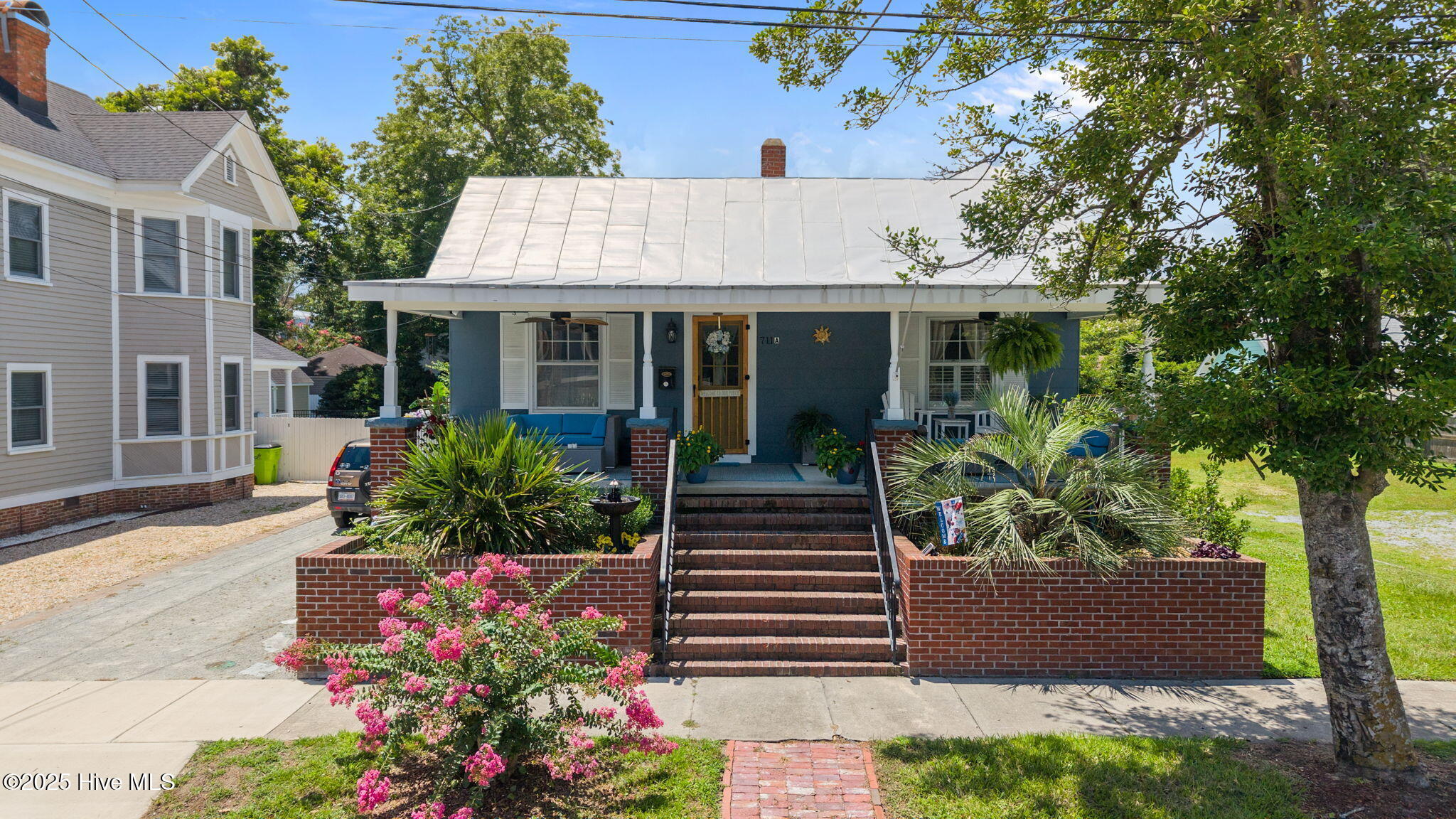 711 E Front Street Property Photo 1