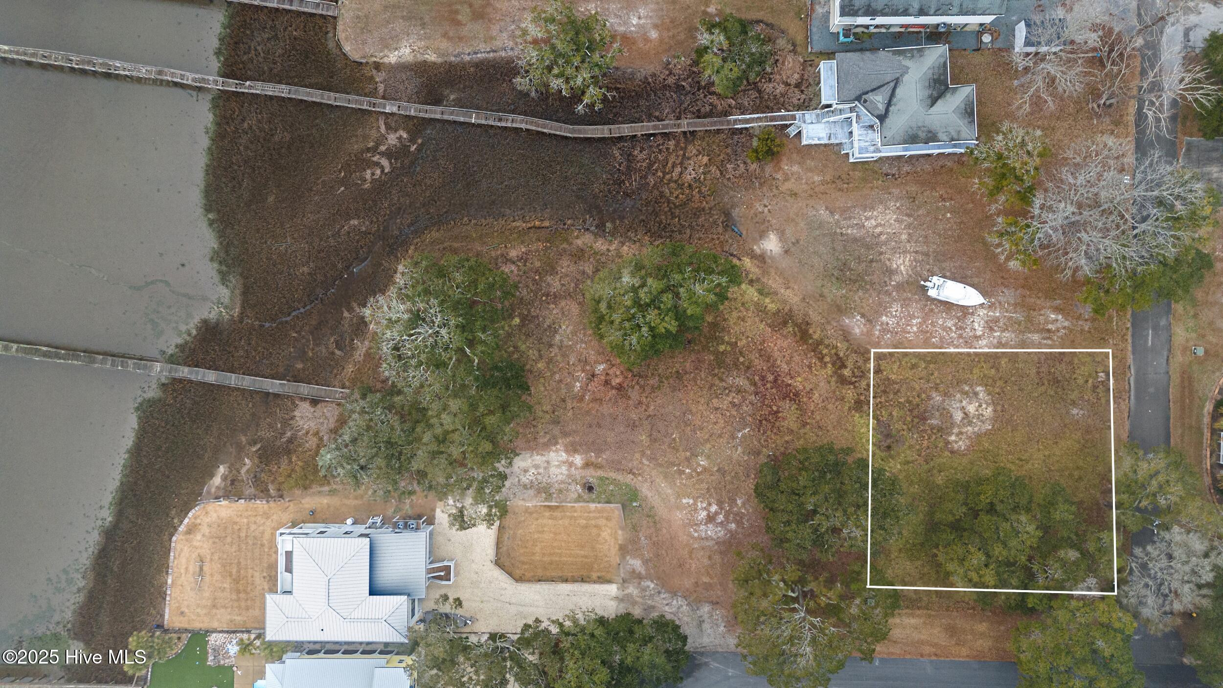 2010 Camelot Drive Property Photo 4