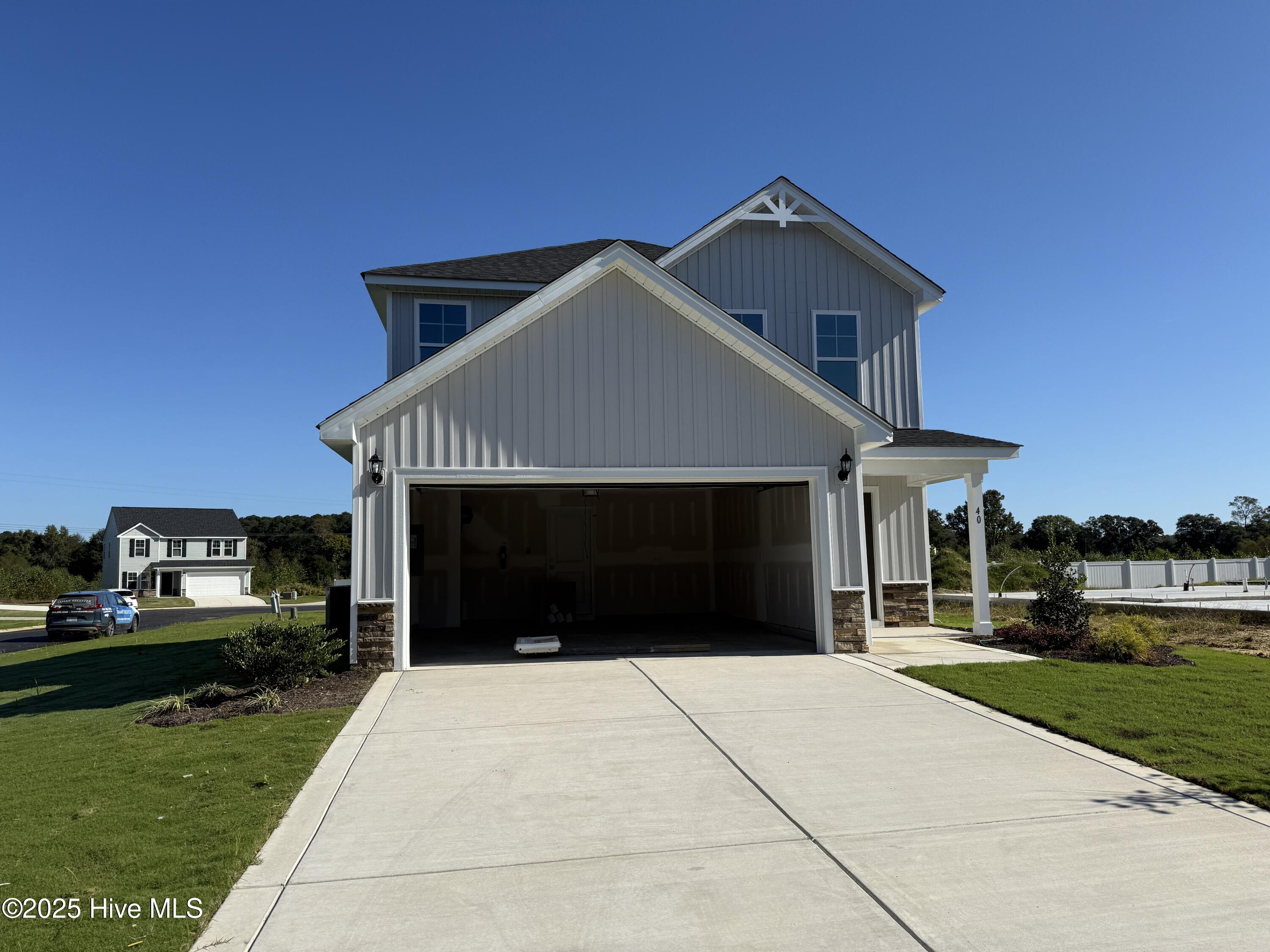 40 W Emily Gardens Drive Property Photo 1