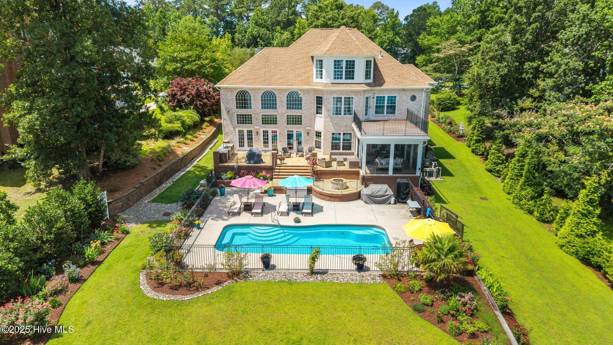 216 Drake Landing Property Photo 1