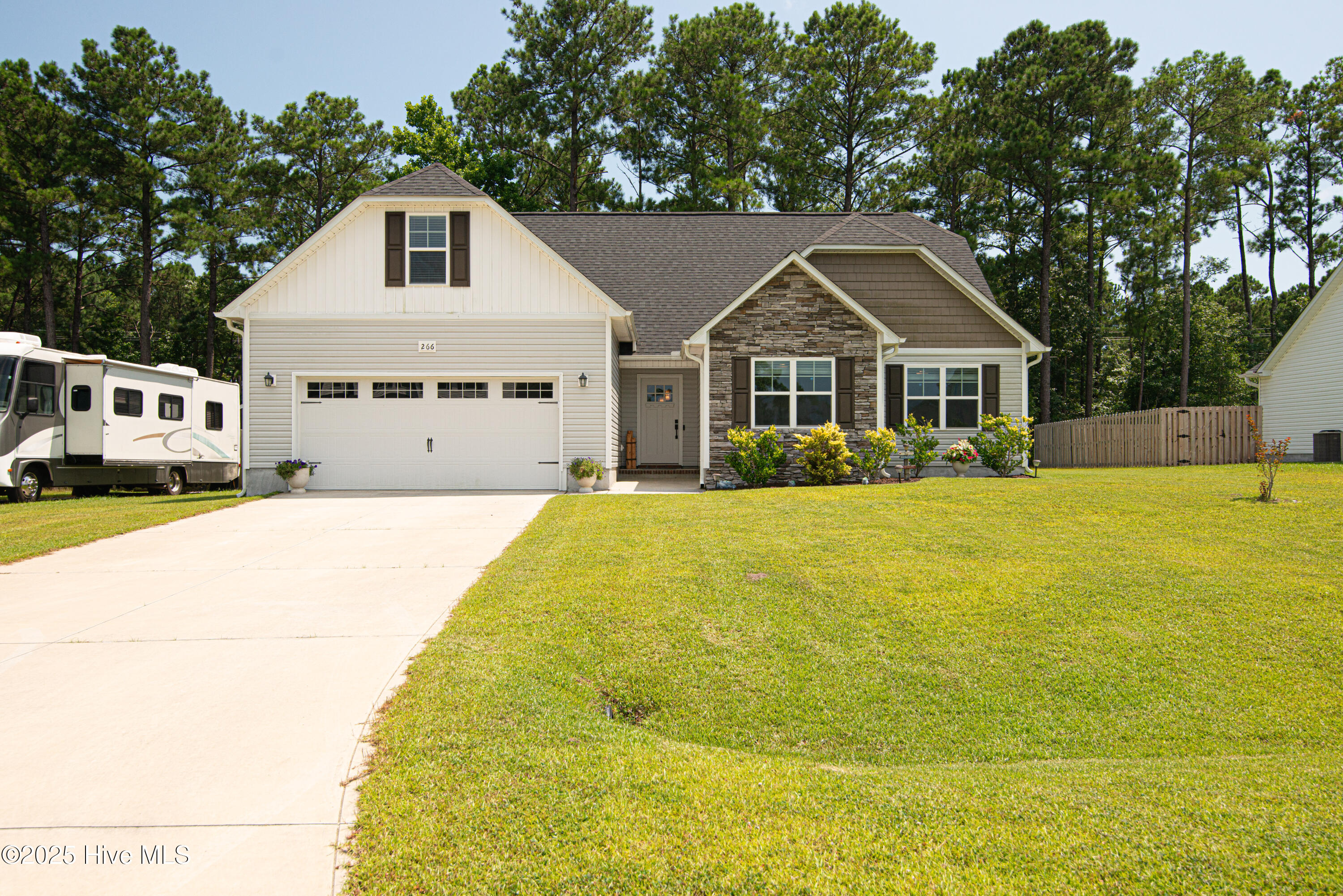 266 Breakwater Drive Property Photo 1
