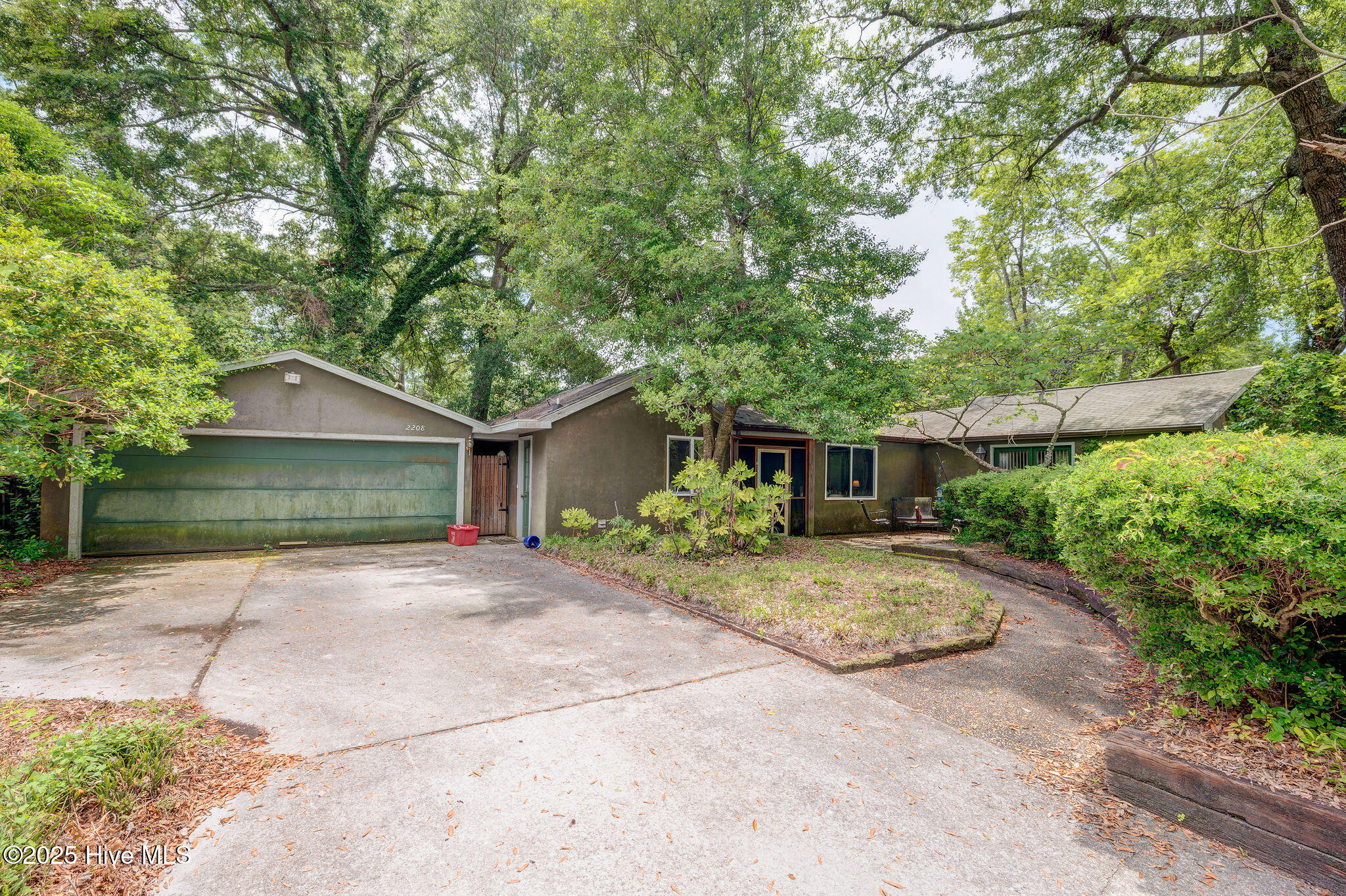 2208 Carlton Avenue Property Photo 1