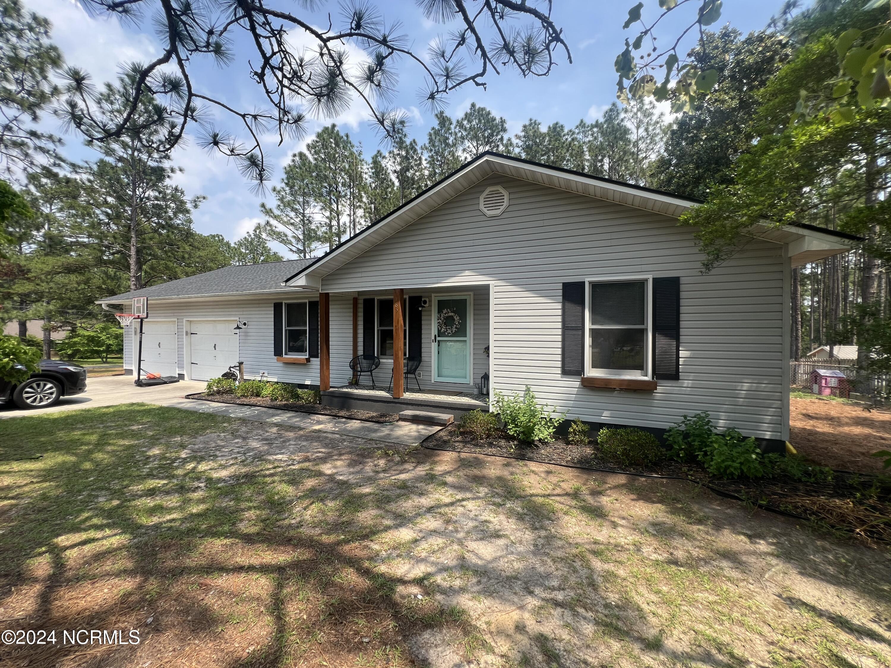 185 N Peach Street Property Photo 1