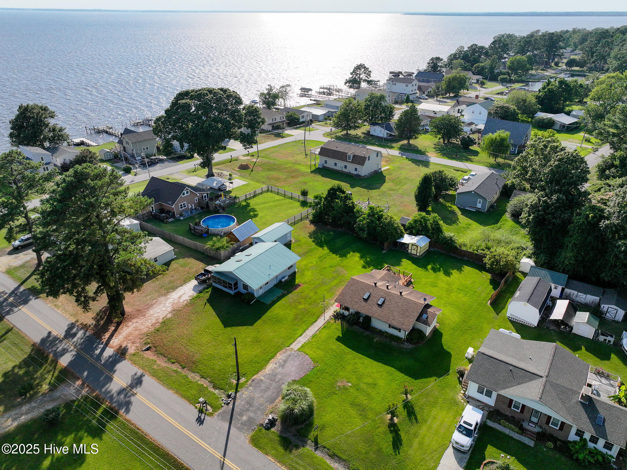305 Beachview Drive Property Photo 1