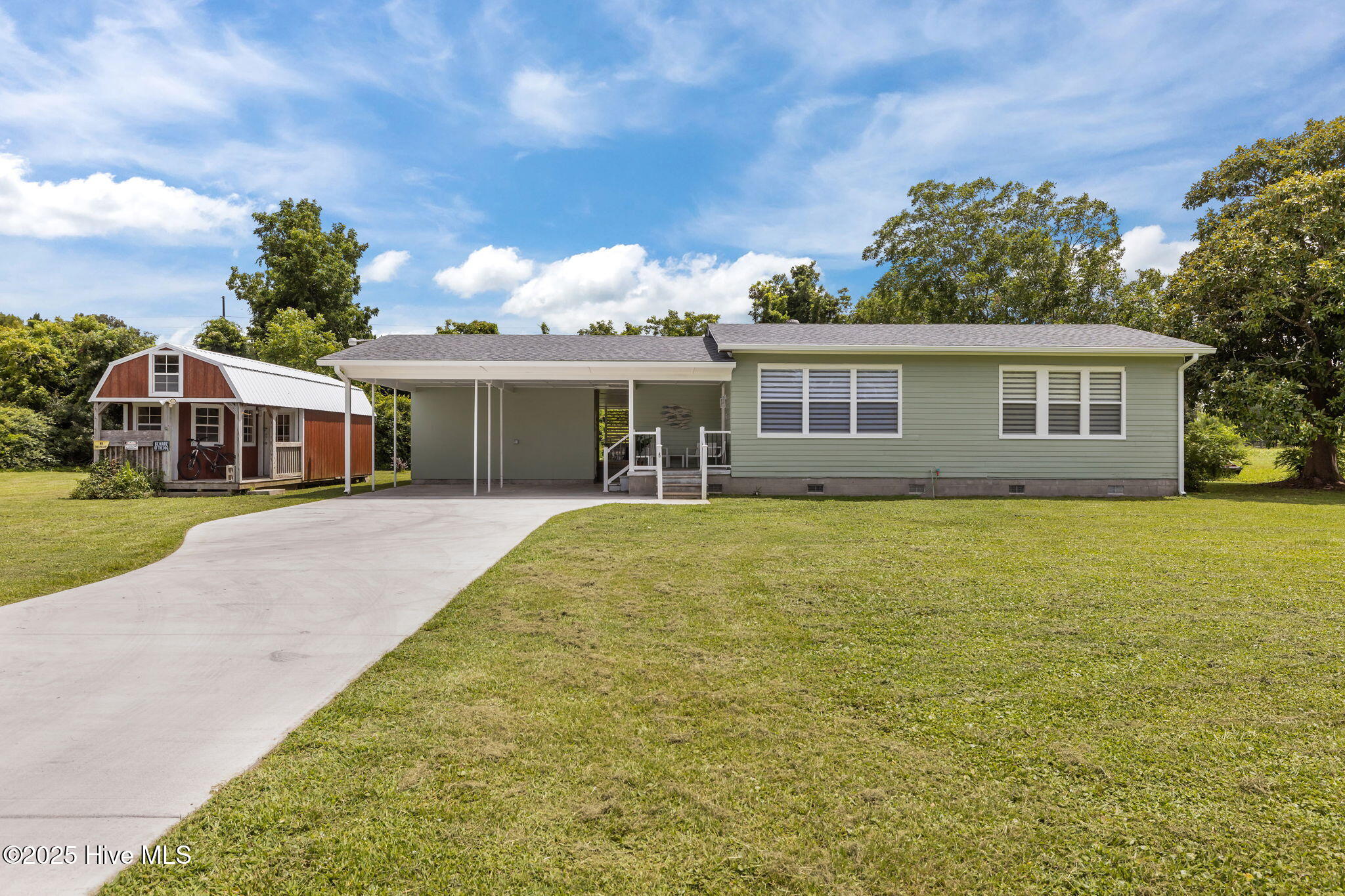 1198 Highway 101 Property Photo 1