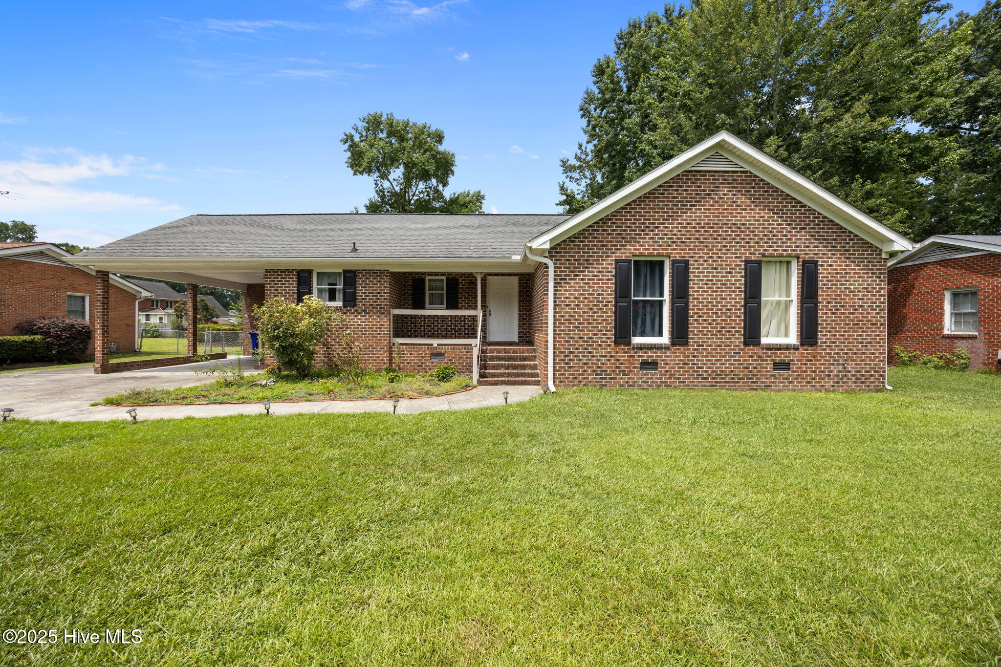 104 Briarwood Drive Property Photo 1