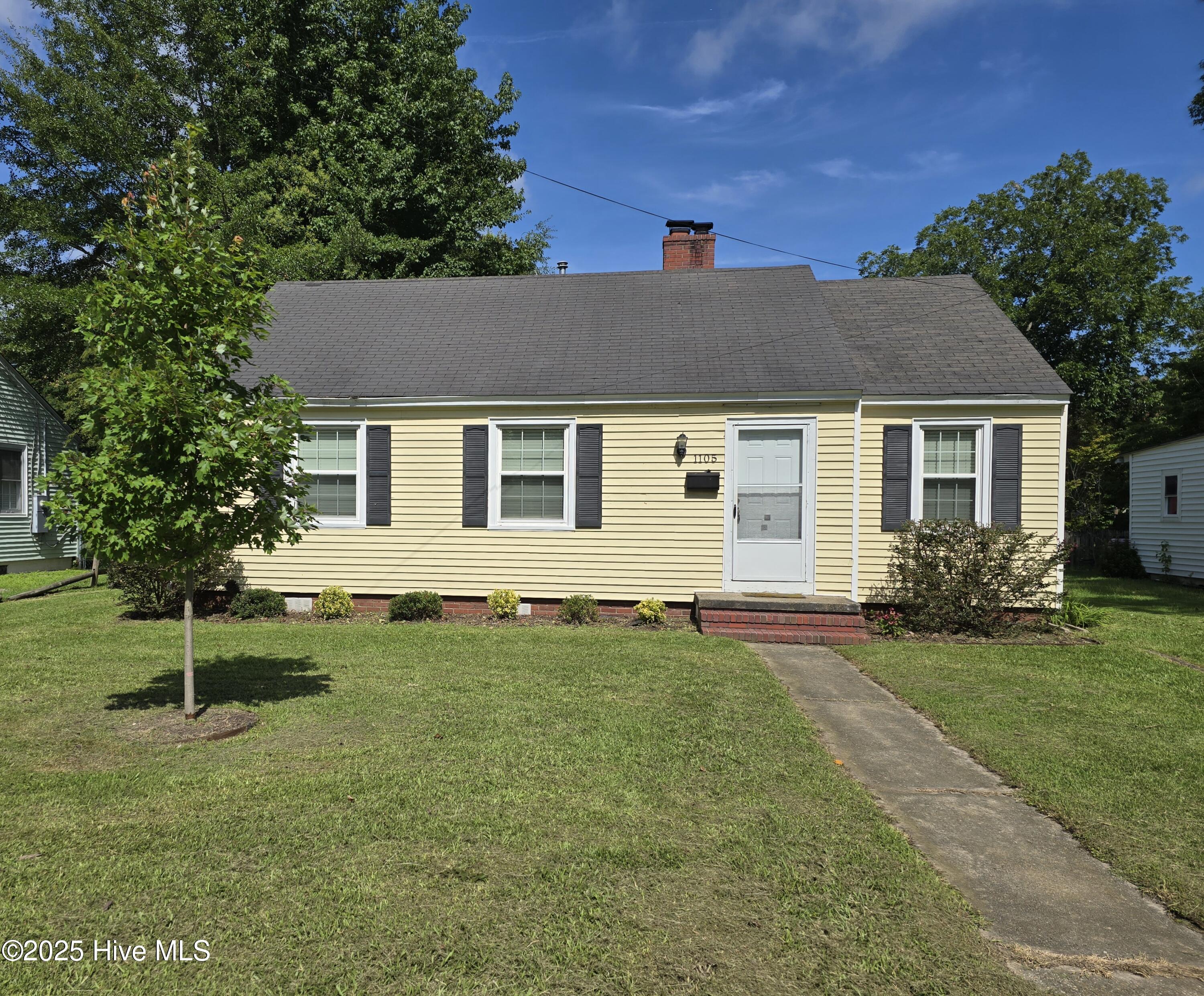 01105 E Williams Circle Property Photo 1
