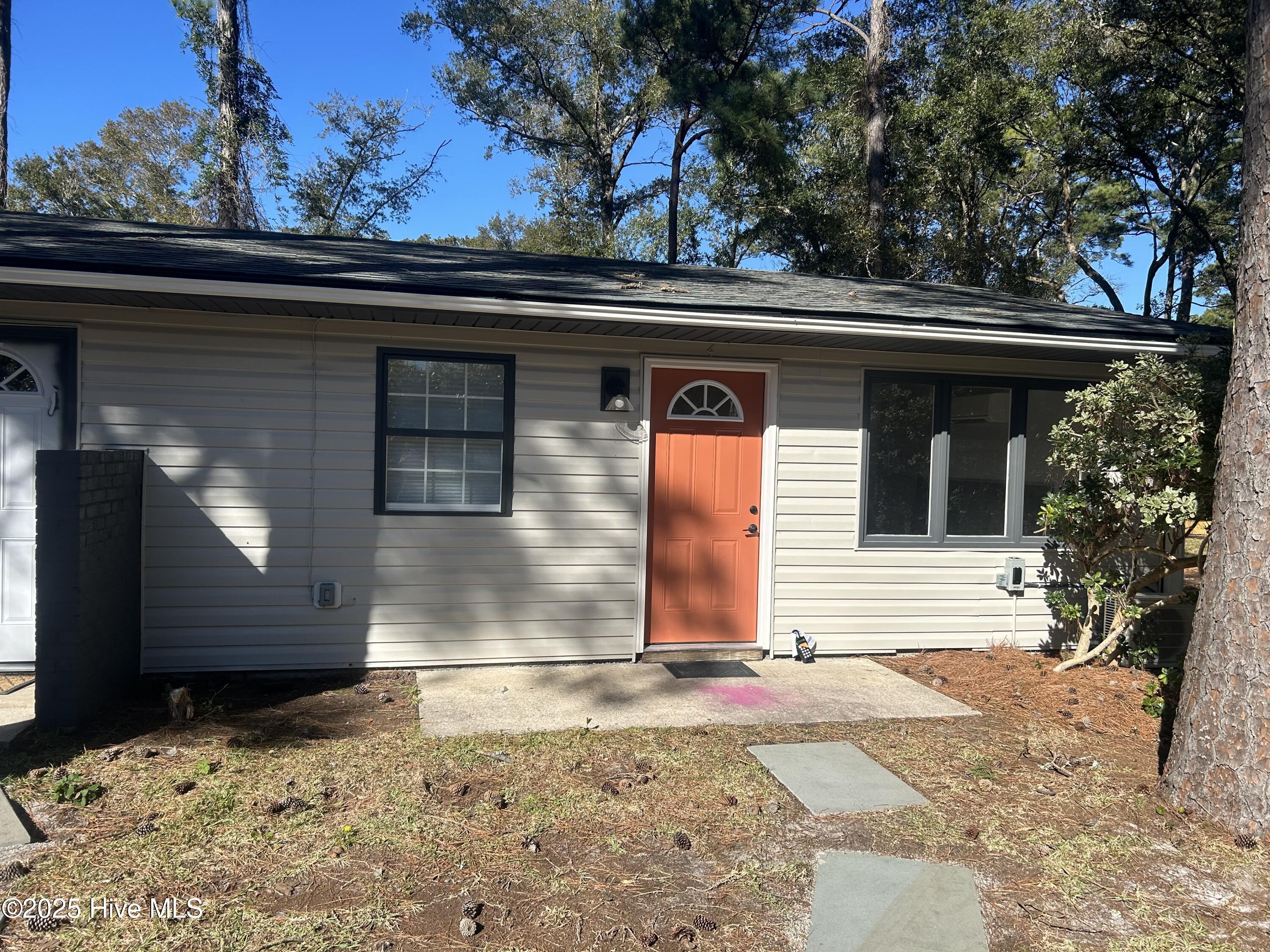 1330 N Howe Street 4 Property Photo 1