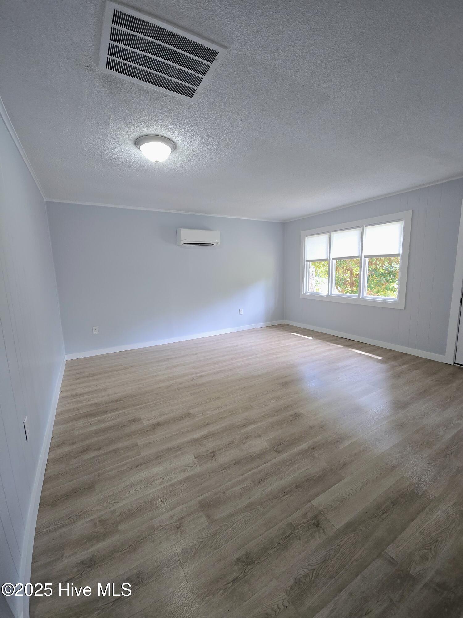 1330 N Howe Street 4 Property Photo 2