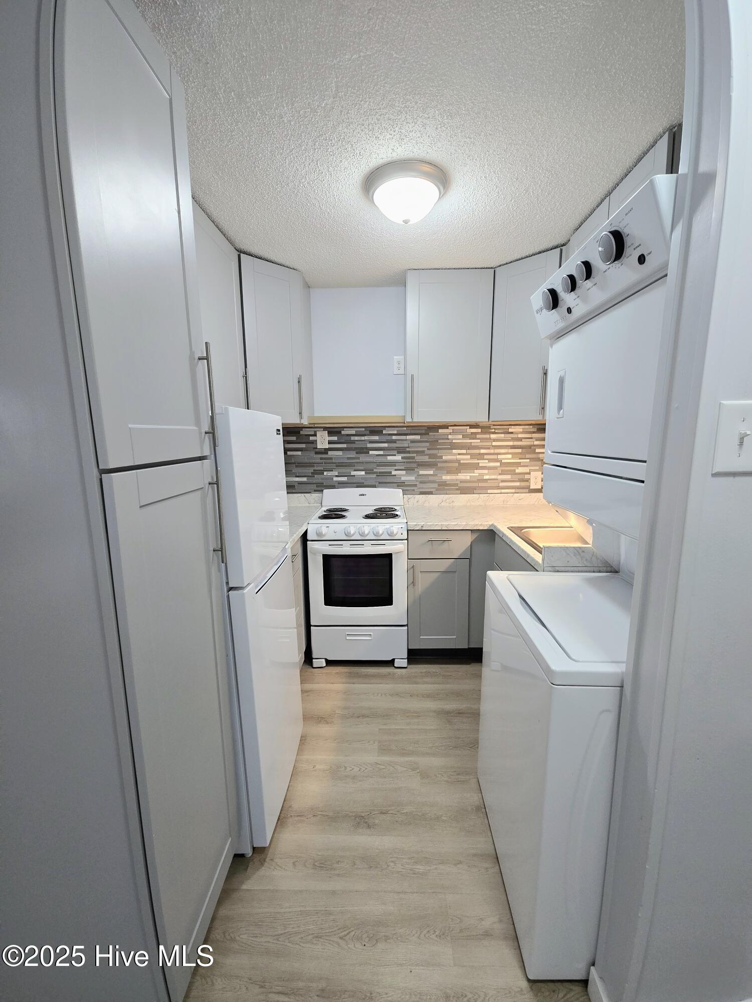 1330 N Howe Street 4 Property Photo 3